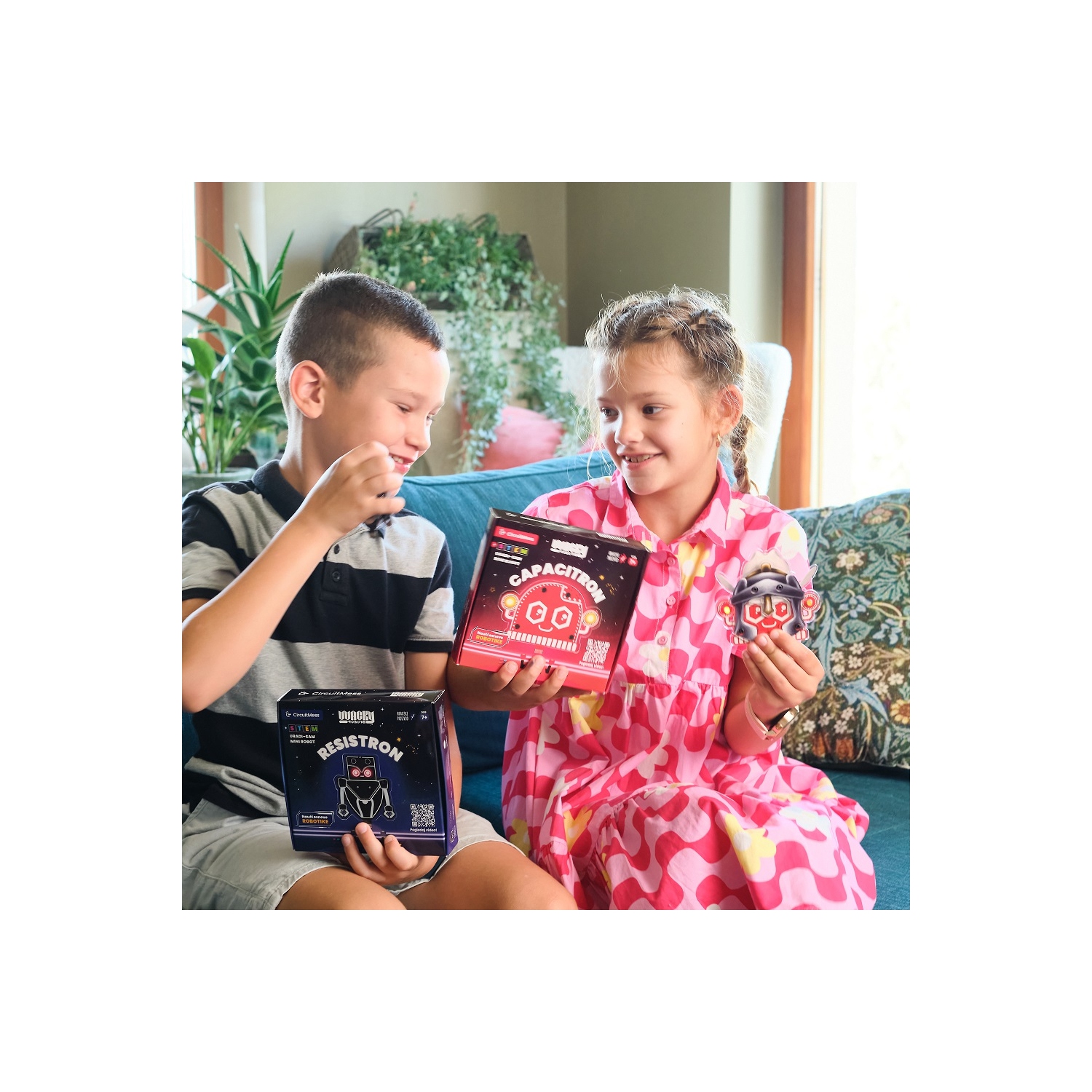 CircuitMess Wacky Robots Capacitron - Mini ensemble de robots à installer soi-même - Apprenez les oscillateurs, les transistors et les