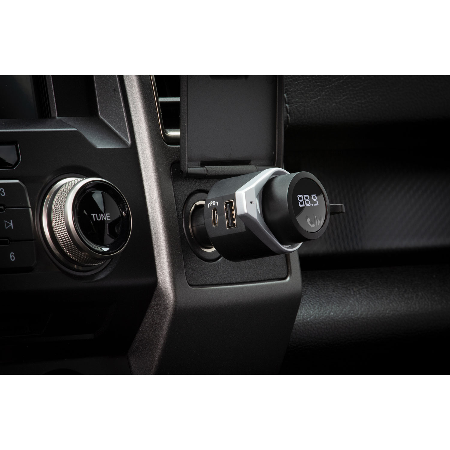 Trousse mains libres pour l'auto BTFreq de Scosche avec émetteur FM Bluetooth/Power Delivery