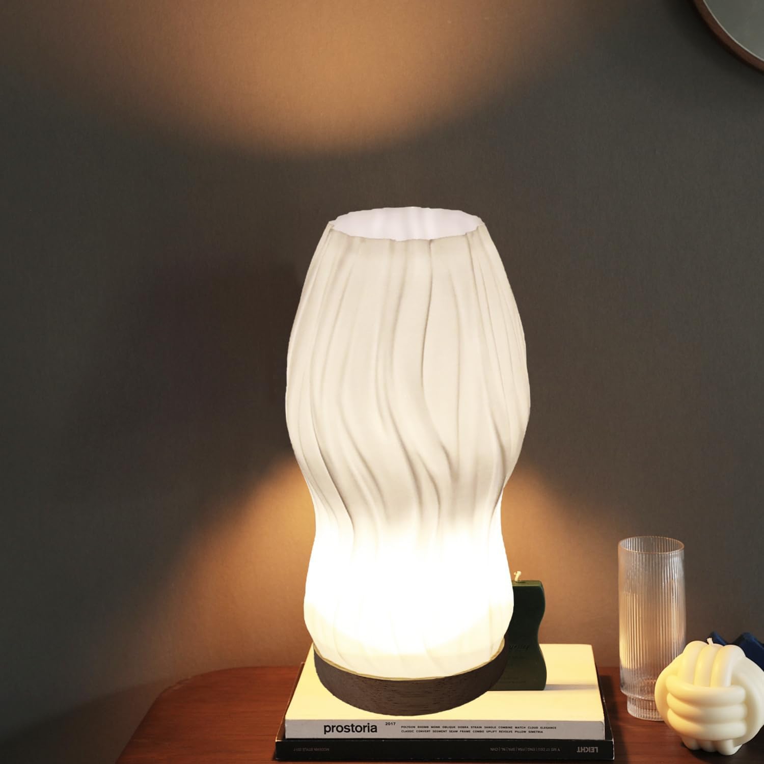 Lampe de table de chambre à coucher avec base en bois - 3 modes d'éclairage réglables, lampe de chevet moderne 3D, convient au salon, bureau