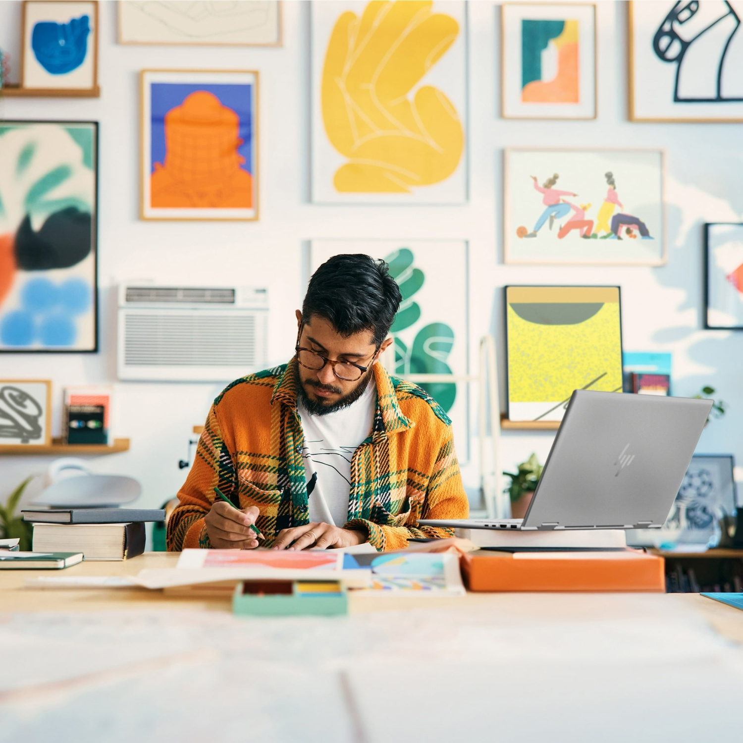 Portable convertible 15 6-en-1 à écran tactile 2 po FHD ENVY x360 de HP, Core i5-1335U d'Intel, mémoire vive 32 Go, SSD d'512 Go,