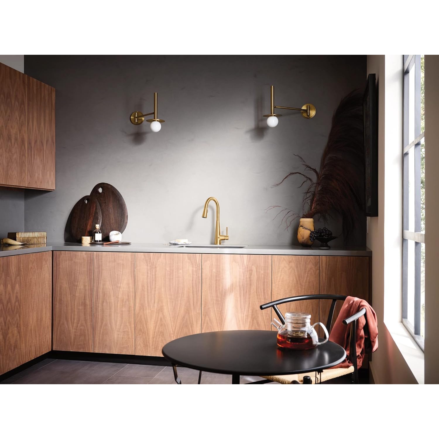 Robinet de cuisine moderne MotionSense Wave Sensor sans contact à une poignée à arceau élevé et à tirage puissant de Moen