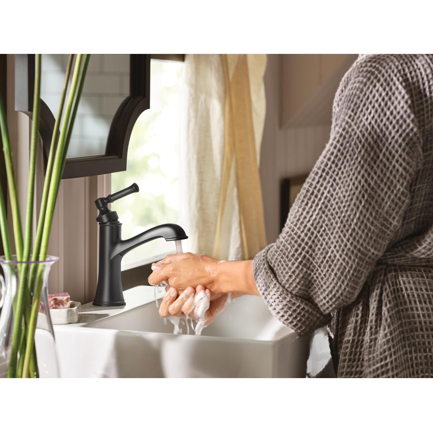 Moen 6803BL Dartmoor One-Handle high arc Bathroom Faucet, Matte Black