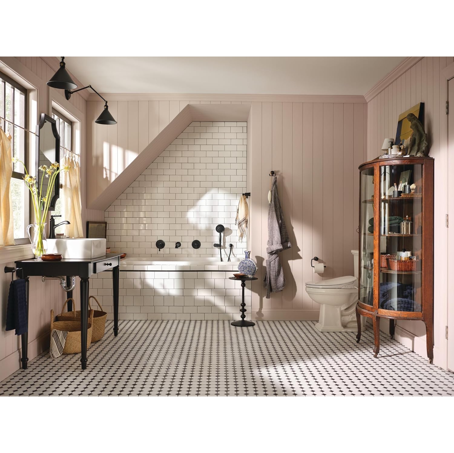 Moen 6803BL Dartmoor One-Handle high arc Bathroom Faucet, Matte Black