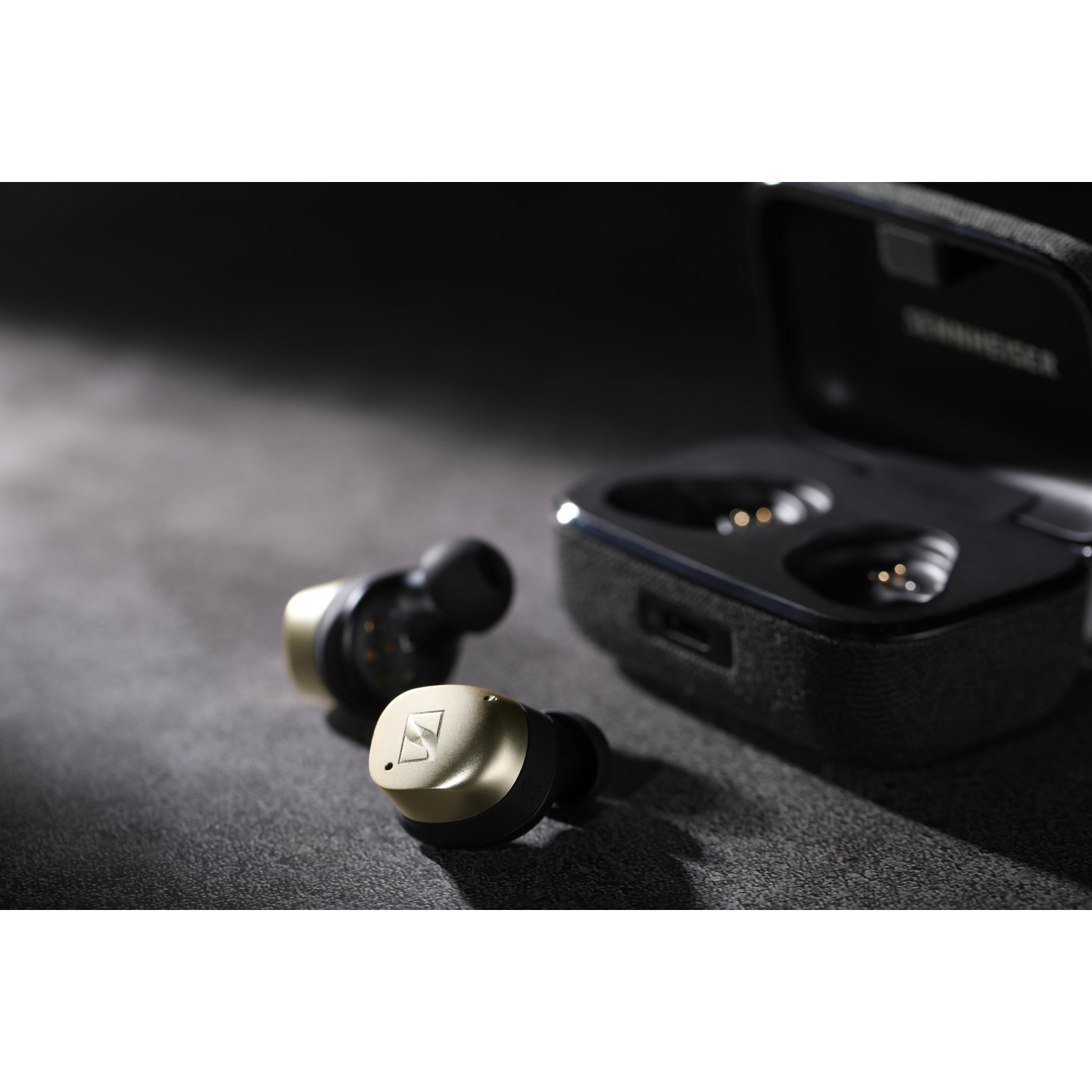Sennheiser ゼンハイザー MOMENTUM Wireless Sennheiser Momentum Wireless headphones - hi-fi+