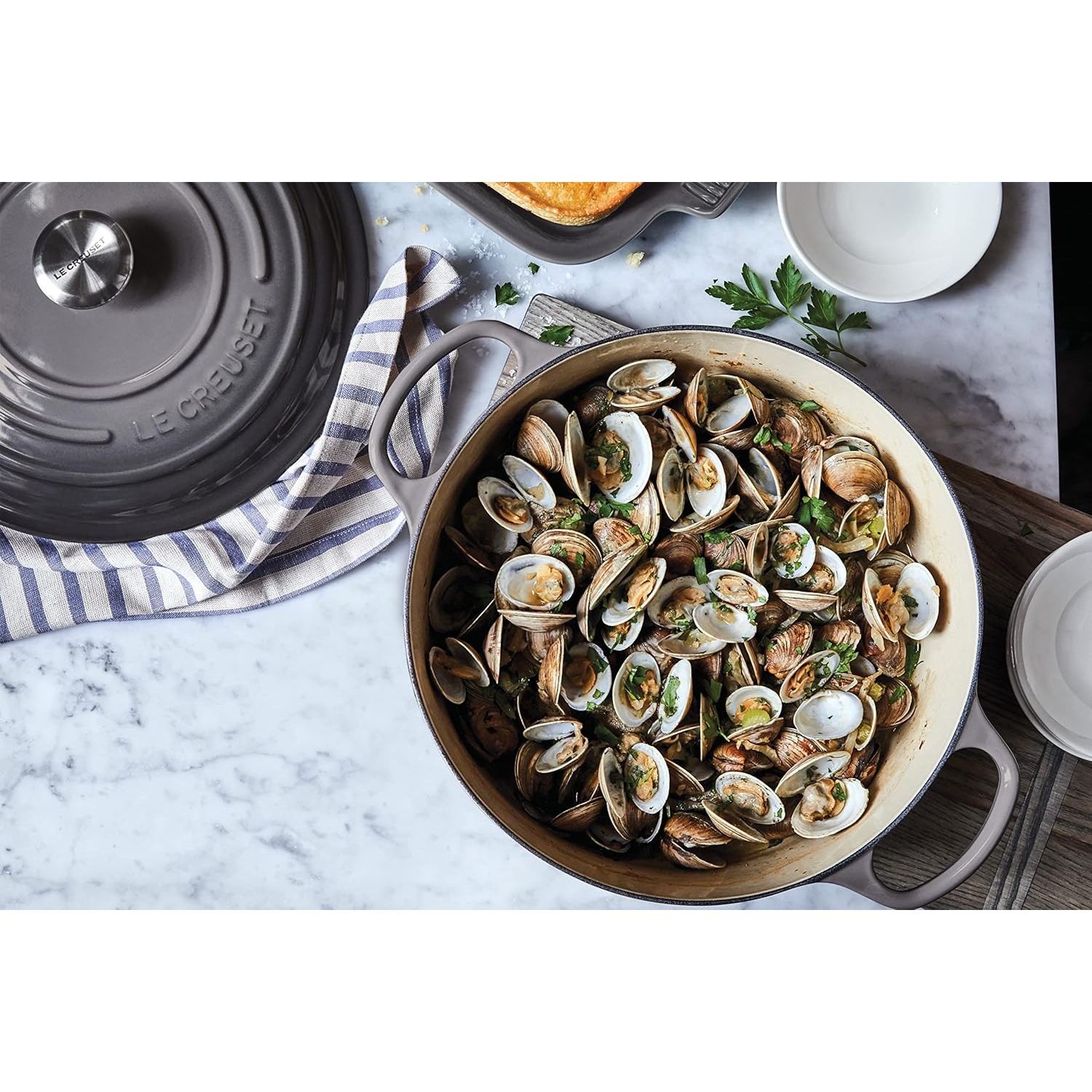 Le Creuset LS2501-227FSS Signature Enameled Cast Iron Round French Oven, 3 1/2 Quart, Oyster