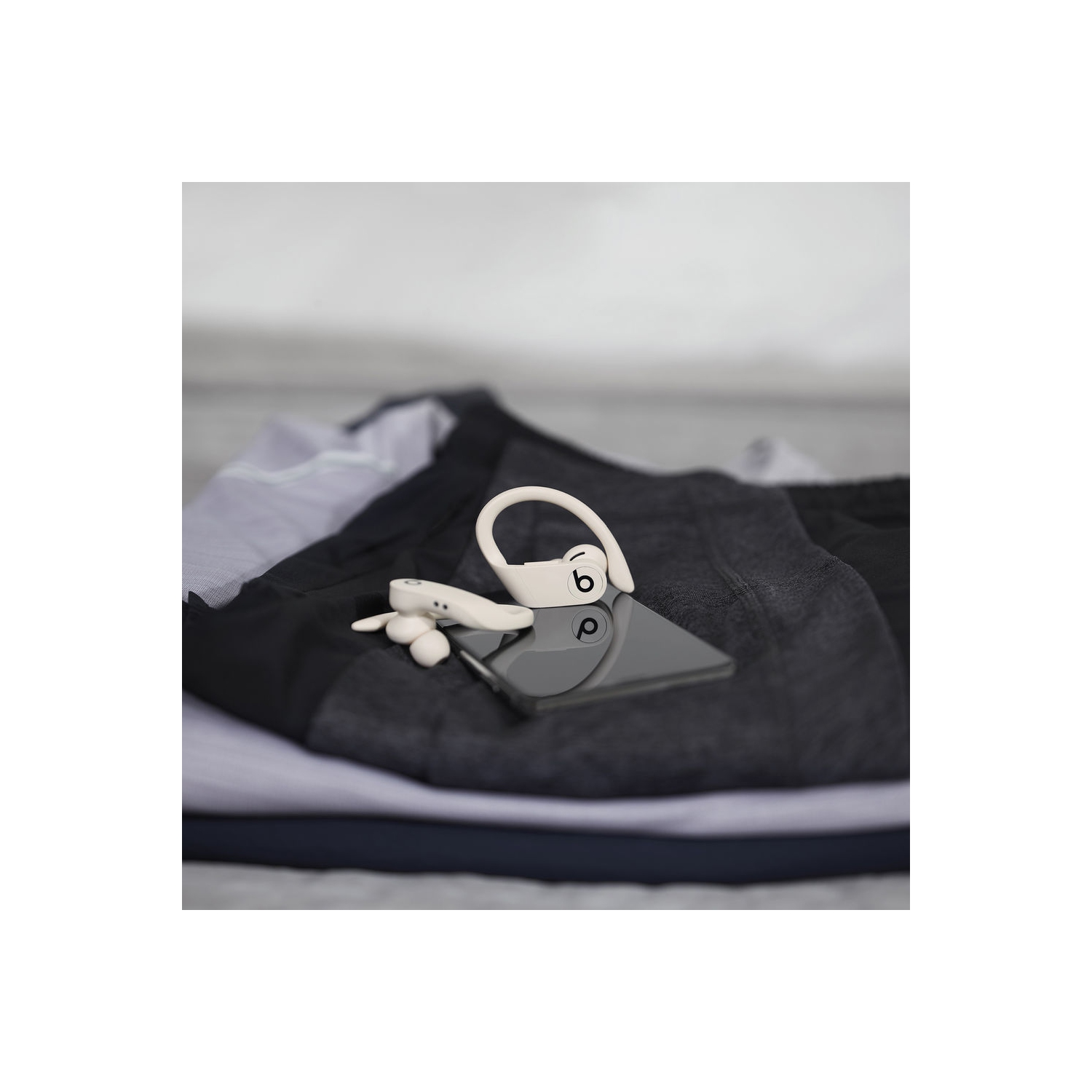 Ensemble avec écouteurs boutons sans fil Powerbeats Pro de Beats by Dr. Dre et plus d'accessoires