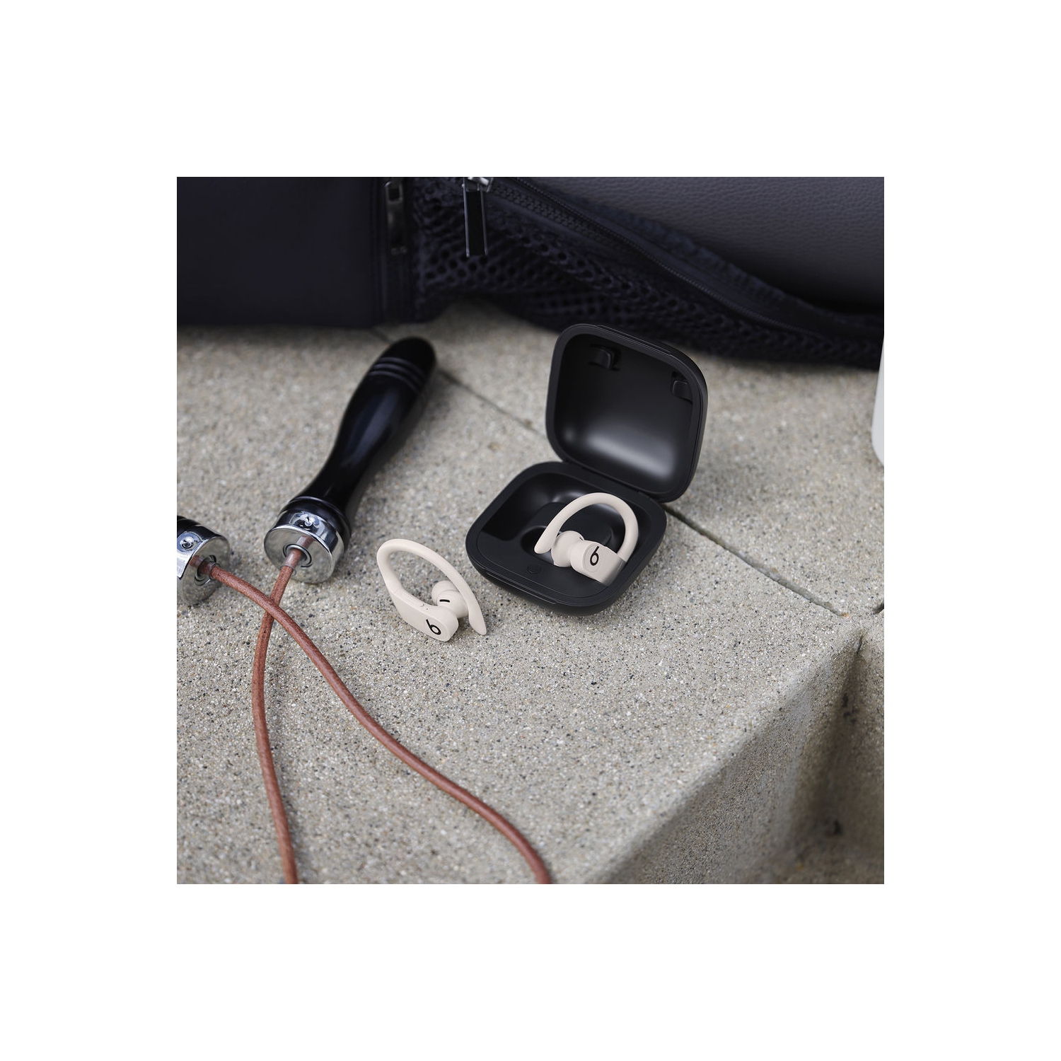 Ensemble avec écouteurs boutons sans fil Powerbeats Pro de Beats by Dr. Dre et plus d'accessoires