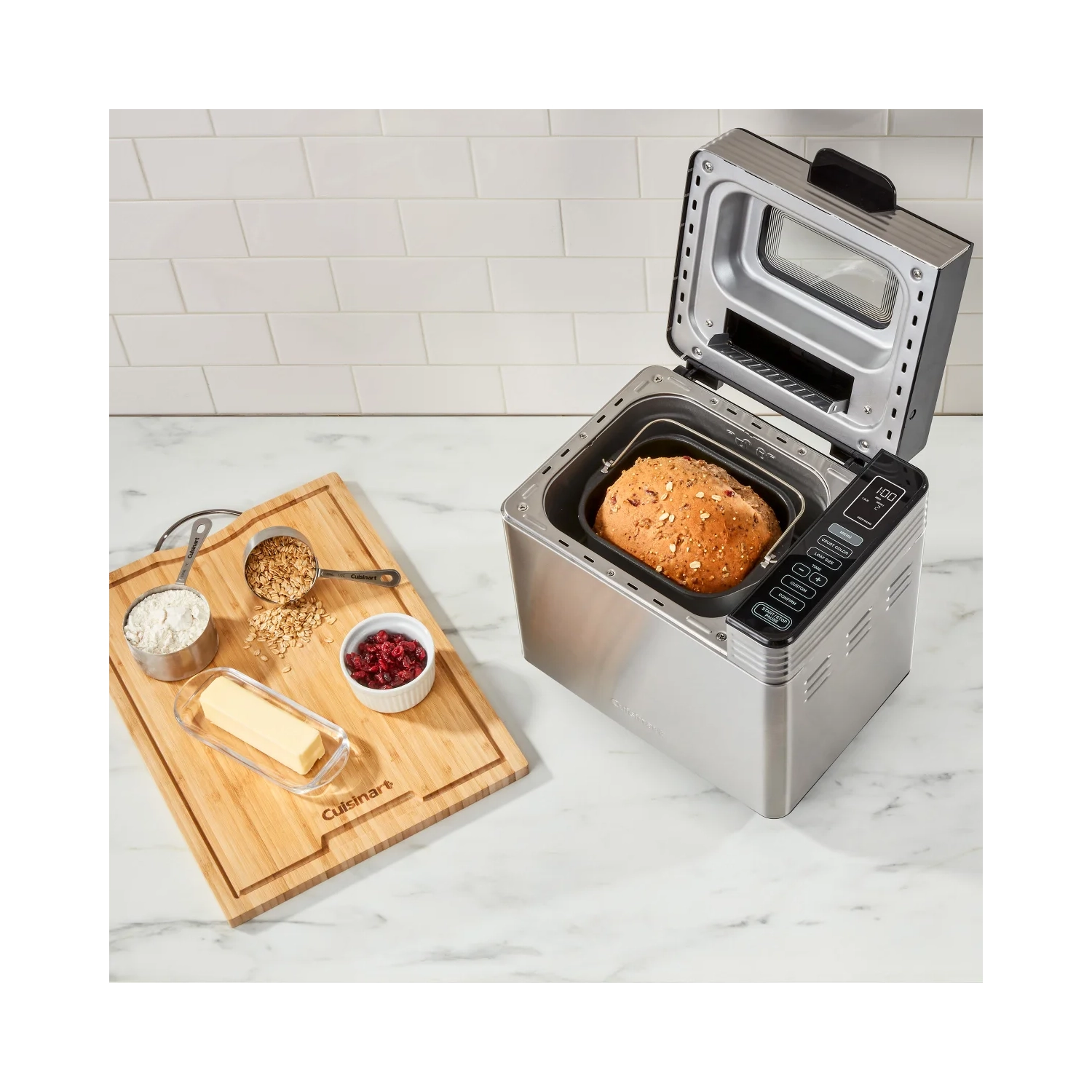 Machine à pain à convection de Cuisinart : 16 options de menu, 3 formats de pain jusqu'à 2 lb, 3 couleurs de croûte