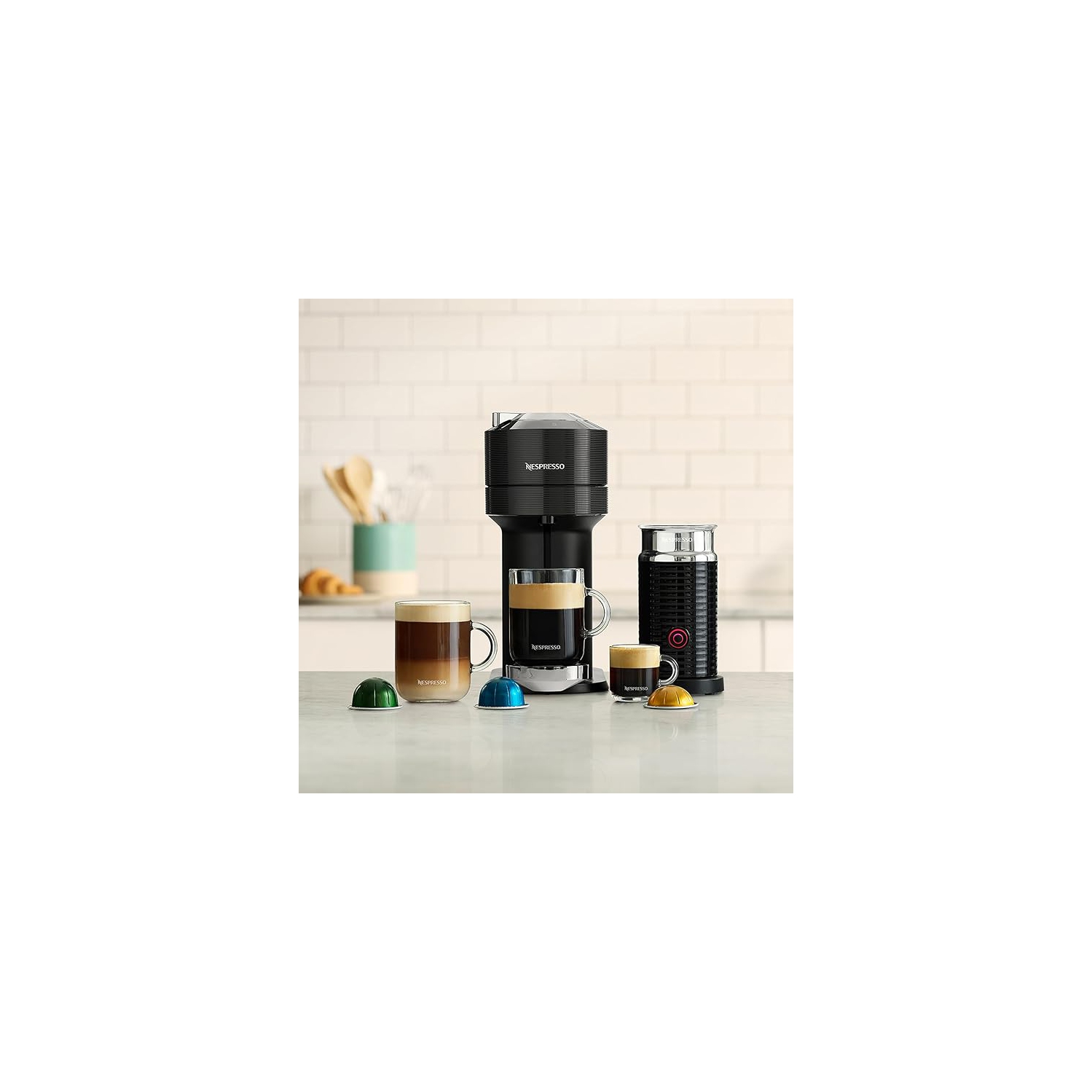Machine à café/espresso Nespresso Vertuo Next Premium par Breville avec moussoir à lait Aeroccino - Noir classique