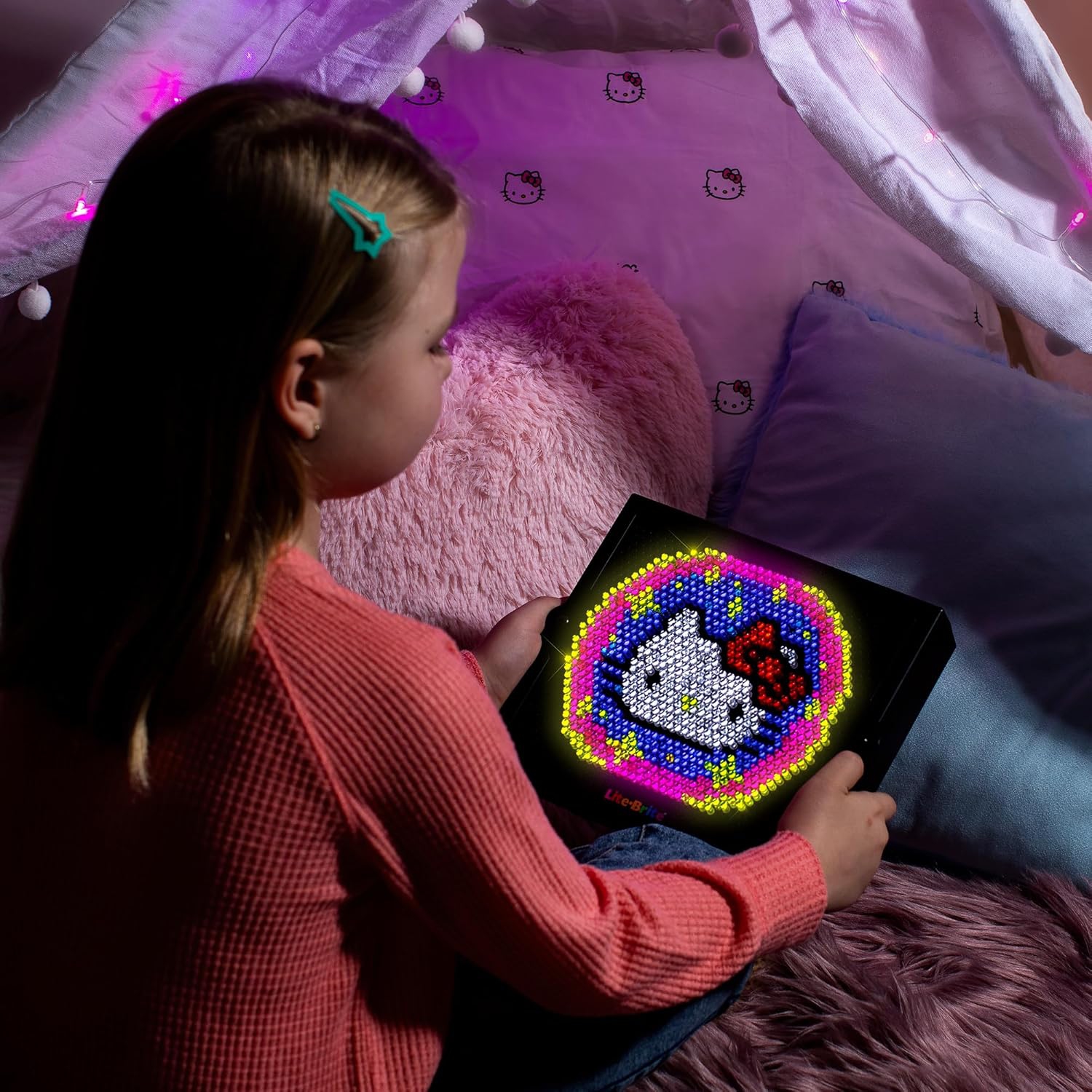 Lite-Brite Super Bright HD, Hello Kitty Edition - Créez de l'art avec de la lumière, améliore la créativité
