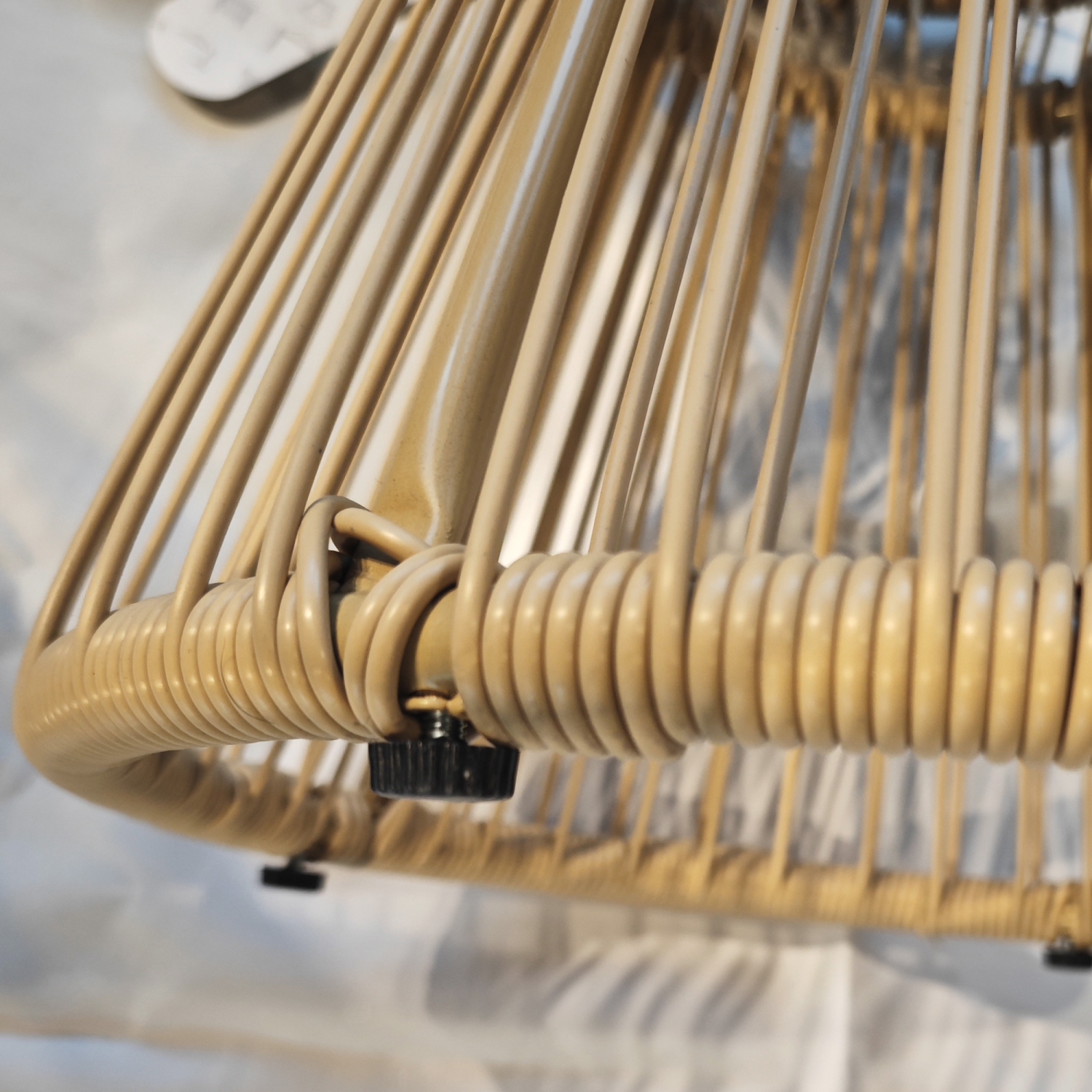 Outsunny Freestanding End Table, Round Hollow Drum Design Side Table with Round PE Rattan and Tempered Glass Tabletop for Patio, Garden, Balcony,