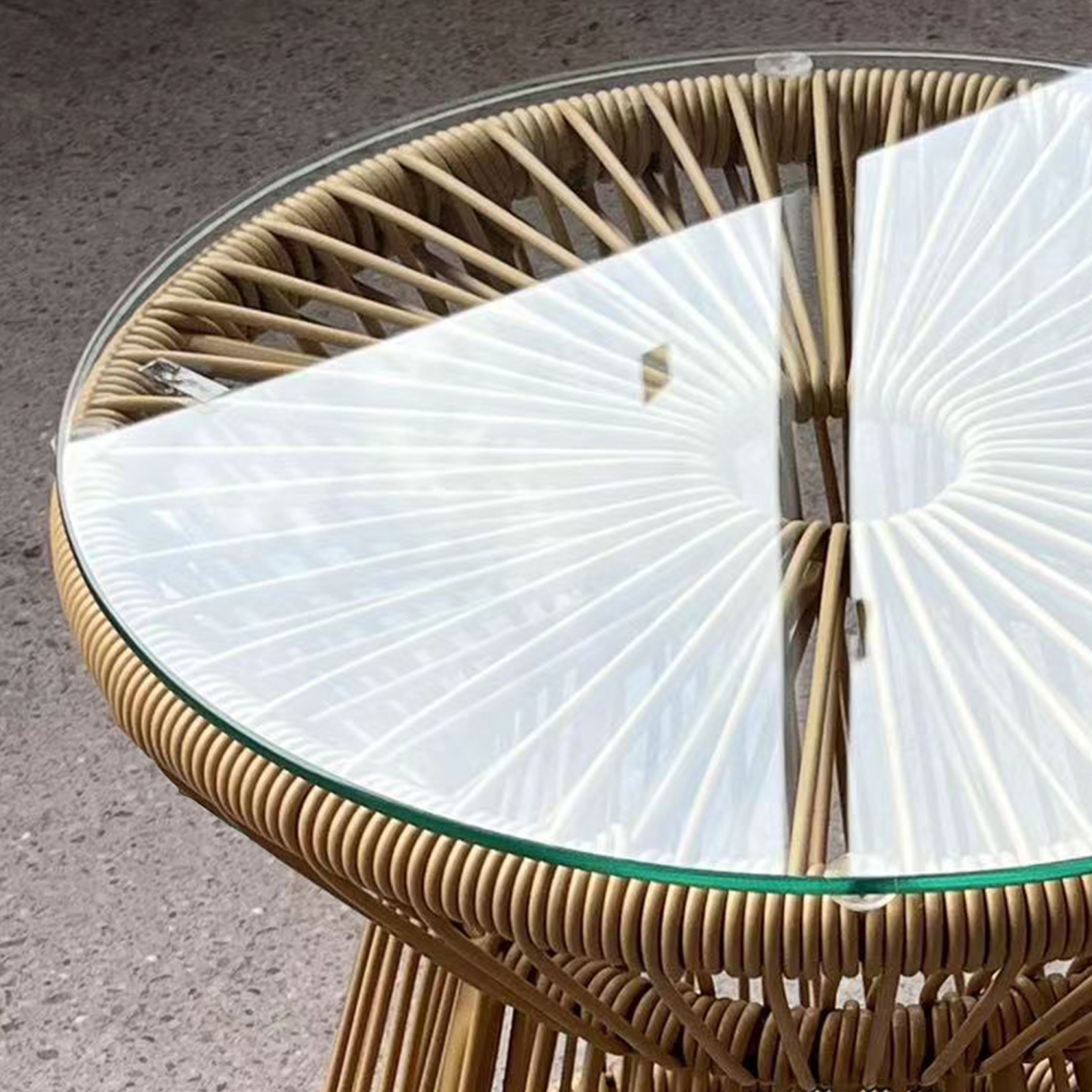 Outsunny Freestanding End Table, Round Hollow Drum Design Side Table with Round PE Rattan and Tempered Glass Tabletop for Patio, Garden, Balcony,