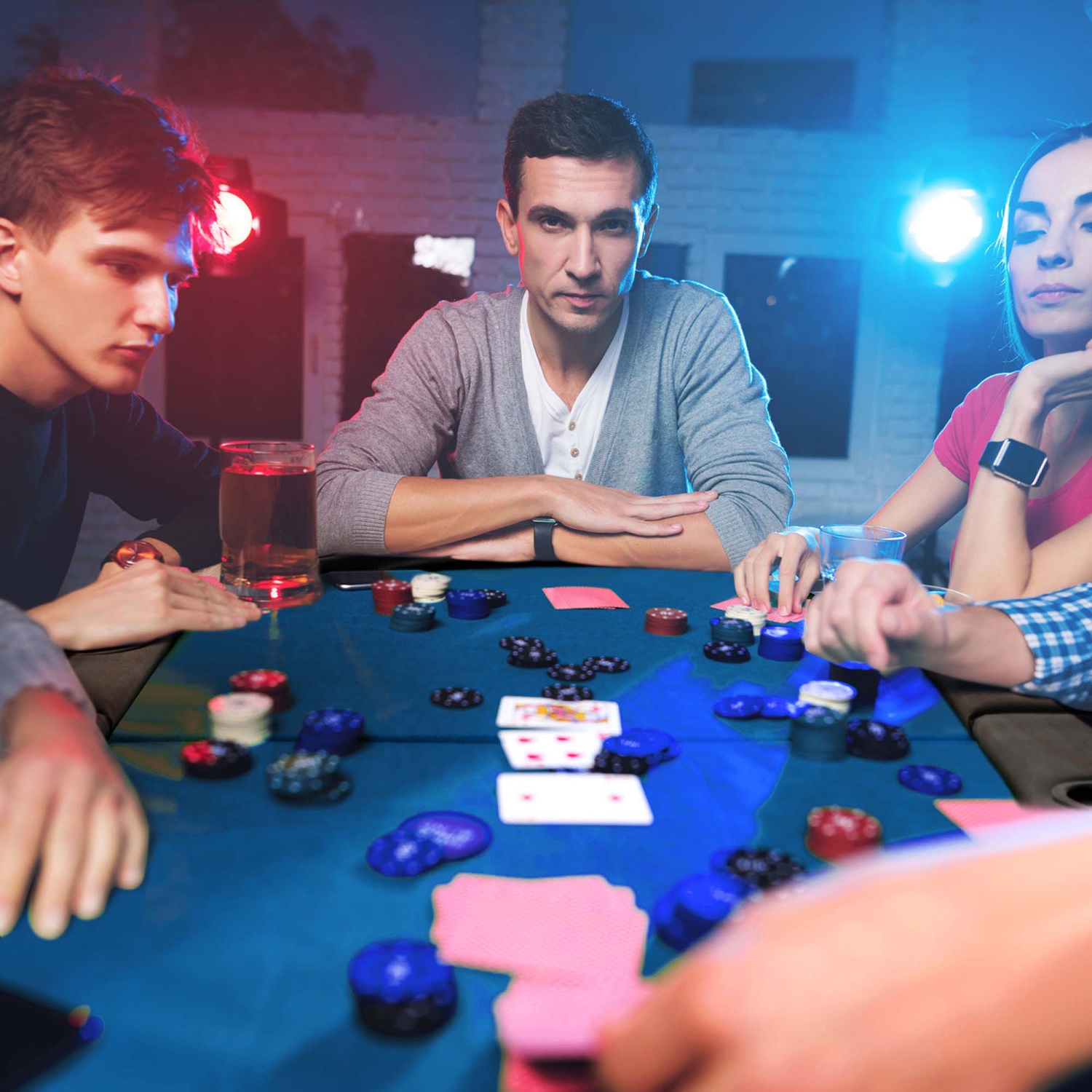 Table de poker 8 Players de Costway avec 8 porte-gobelets et accoudoirs confortables, surface lisse en feutre