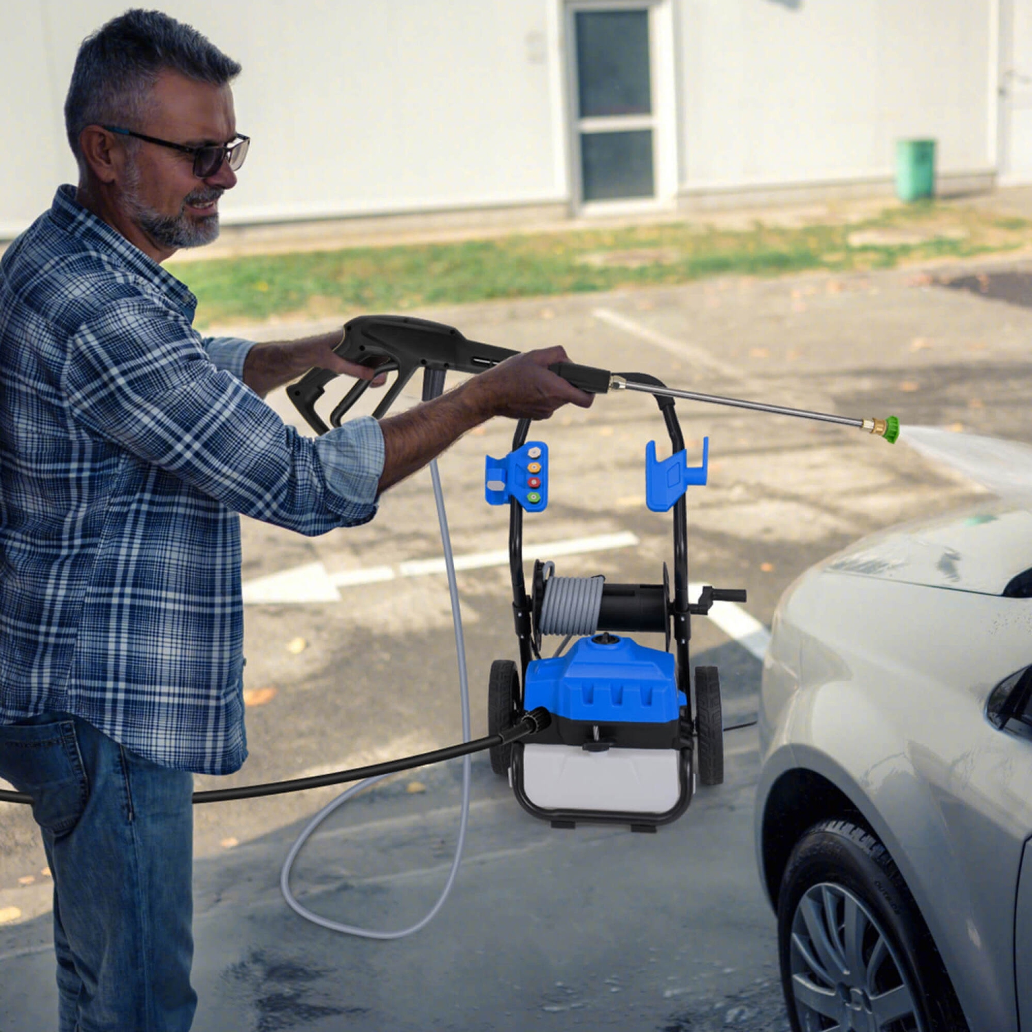 Ironmax Electric Pressure Washer with Wheels 5 Quick Connect Nozzles Soap Bottle spray gun