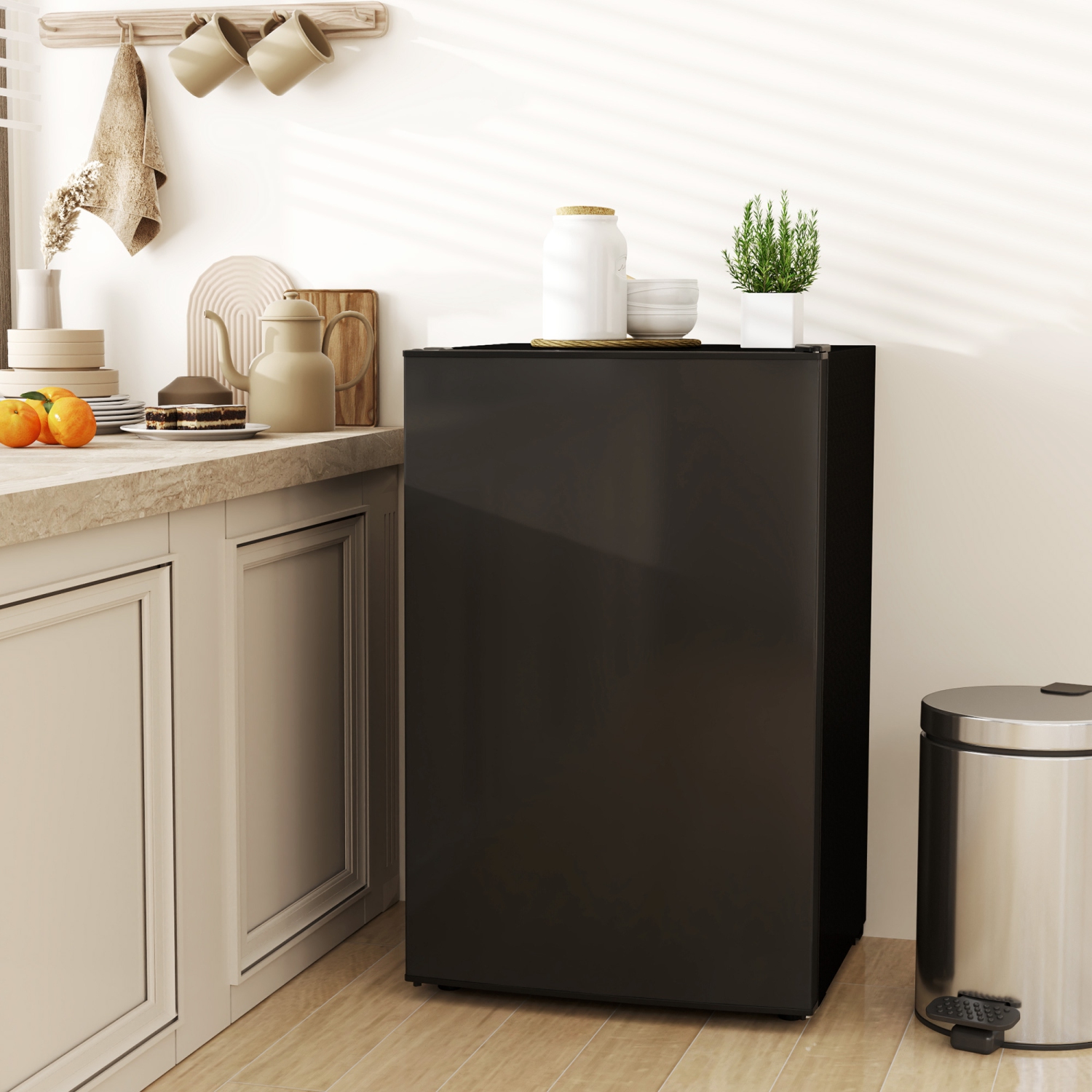 HOMCOM Compact Refrigerator, 4.5 Cu Ft Single Door Mini Fridge with Freezer, Adjustable Thermostat, Reversible Door, Energy Saving Fridge for