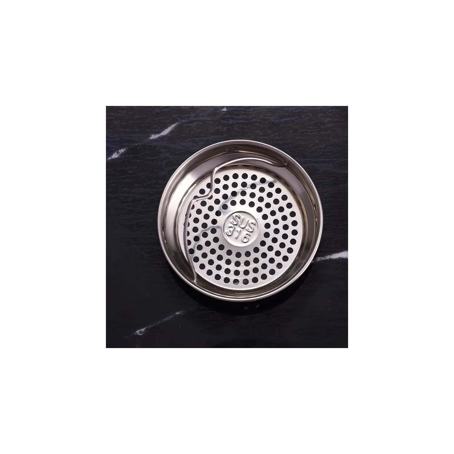 Bouteille d'eau en acier inoxydable ISTAR&nbsp;: Conçue pour la durabilité et le style, cette bouteille d'eau en acier inoxydable sans BPA et de