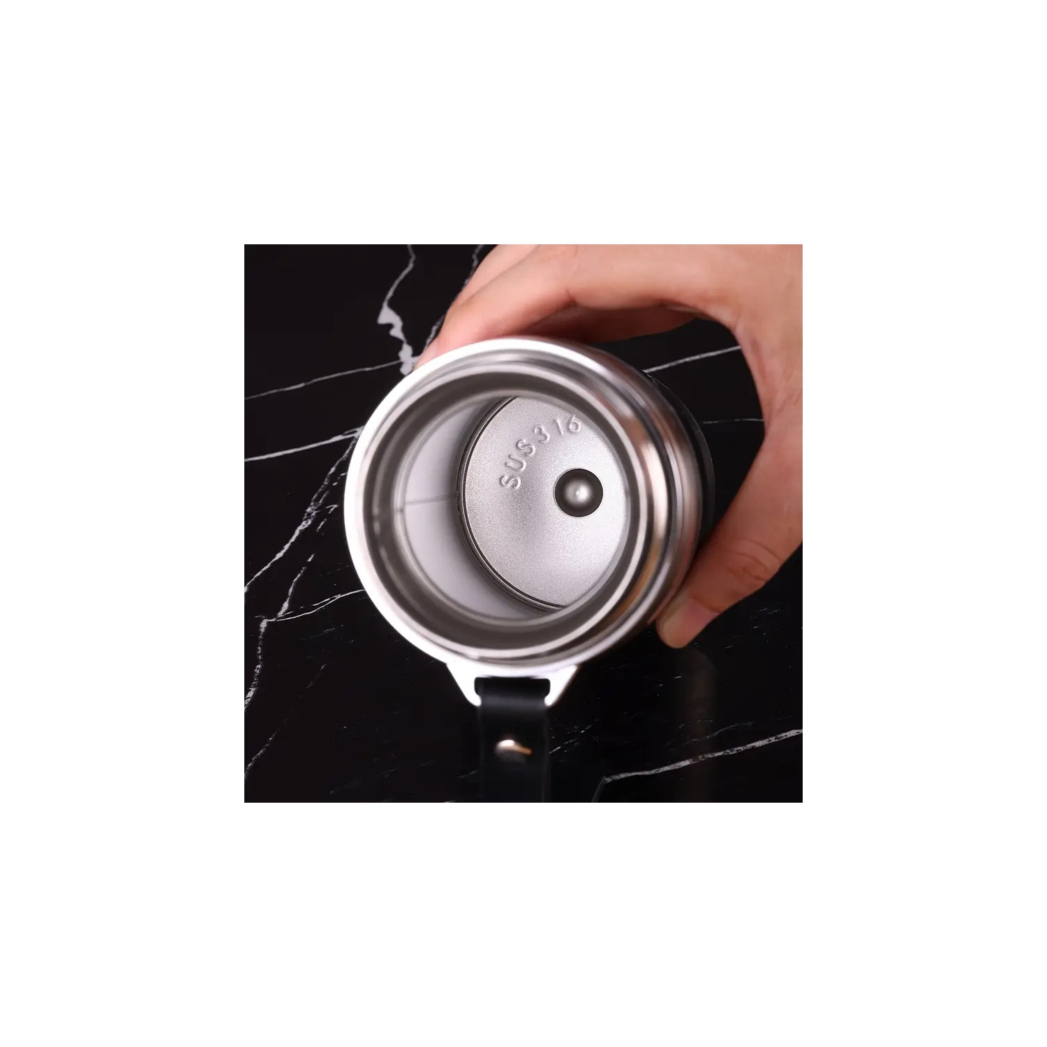 Bouteille d'eau en acier inoxydable ISTAR&nbsp;: Conçue pour la durabilité et le style, cette bouteille d'eau en acier inoxydable sans BPA et de