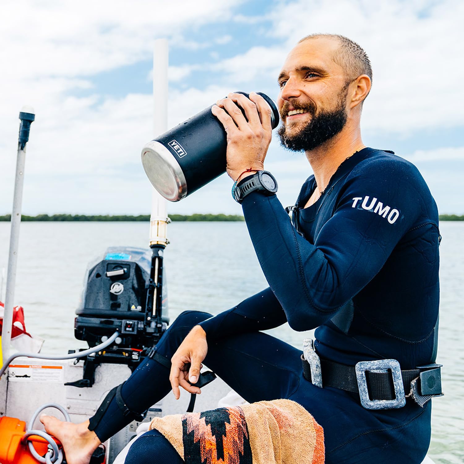 Bouteille 64&nbsp;oz YETI Rambler, isolée sous vide, acier inoxydable avec capuchon, rouge vigne sauvage