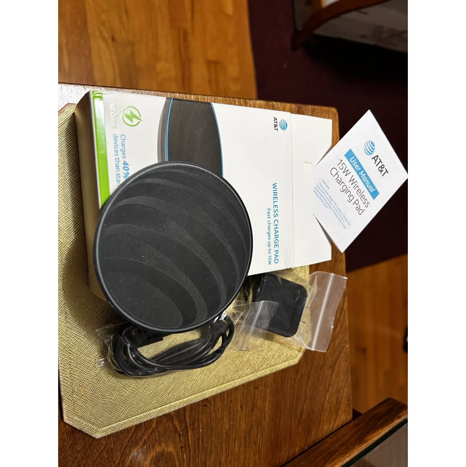 Le tapis de chargement sans fil D'AT&T recharge rapidement jusqu'à 15&nbsp;W noir