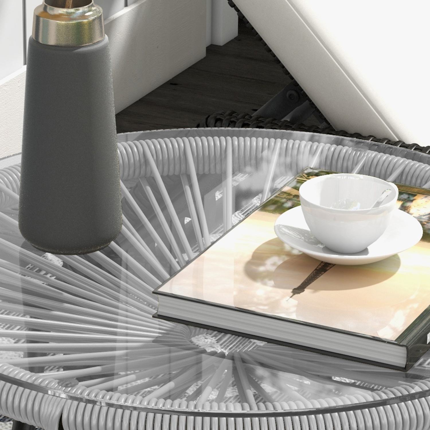 Table d'appoint en rotin Outsunny, table basse ronde d'extérieur en rotin polyéthylène et dessus en verre trempé pour terrasse, jardin, balcon, gris