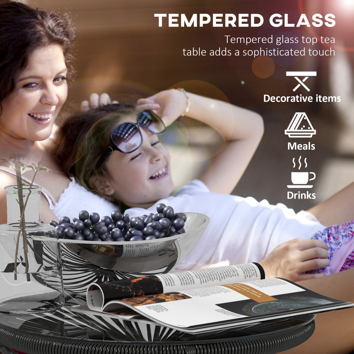 Table d'appoint en rotin Outsunny, table basse ronde d'extérieur en rotin polyéthylène et dessus en verre trempé pour terrasse, jardin, balcon, noir