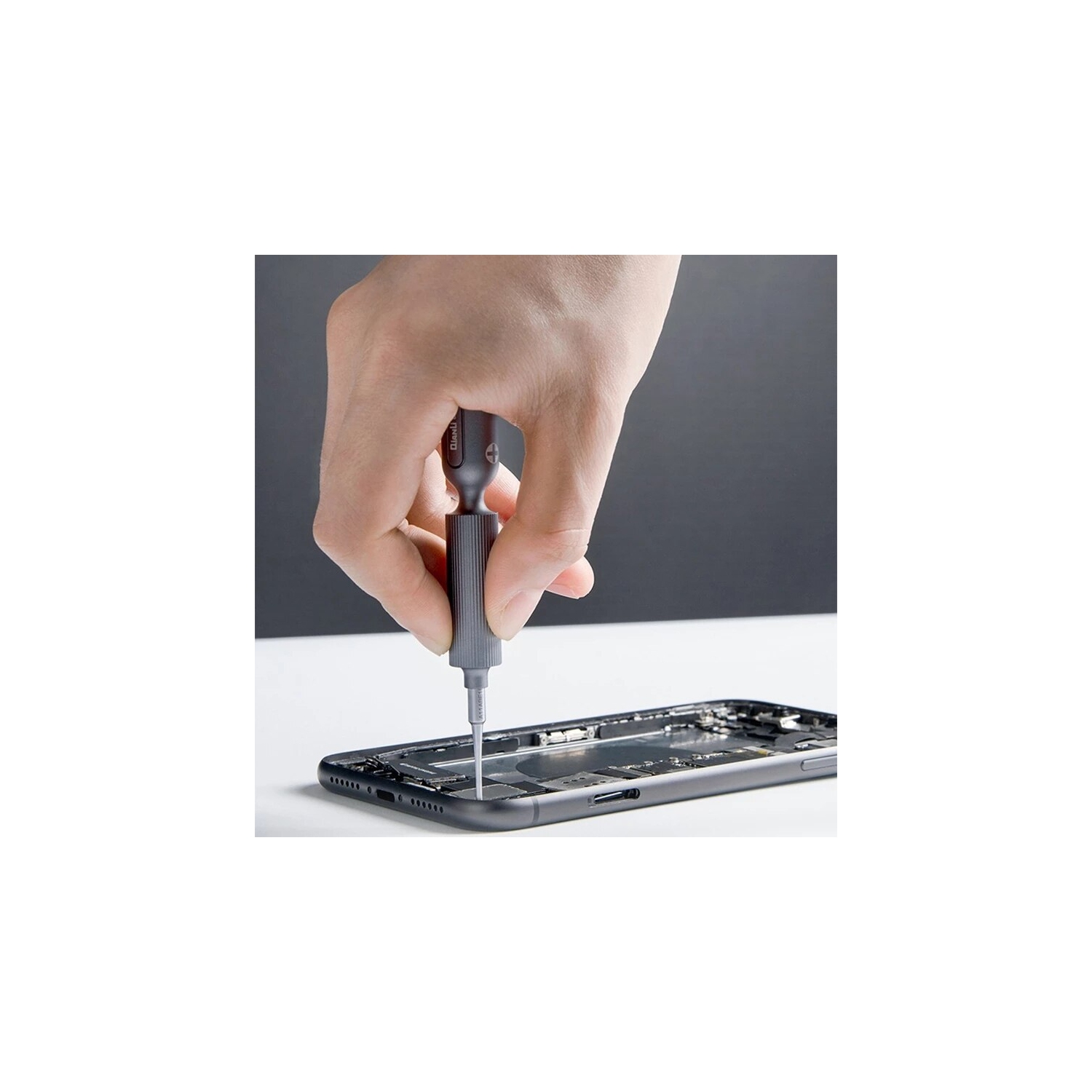 Tournevis cruciforme 2,0&nbsp;mm haute précision avec prise super tactile - idéal pour la réparation d'appareils électroniques