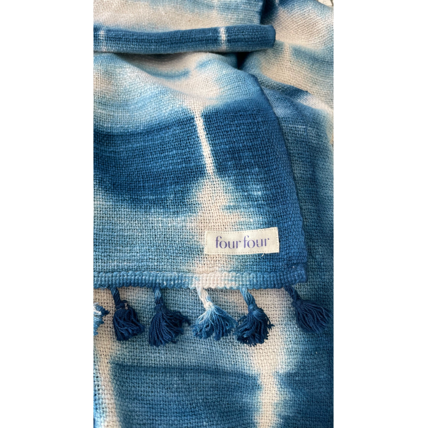 Couverture de plage teinte indigo par FourFour Co
