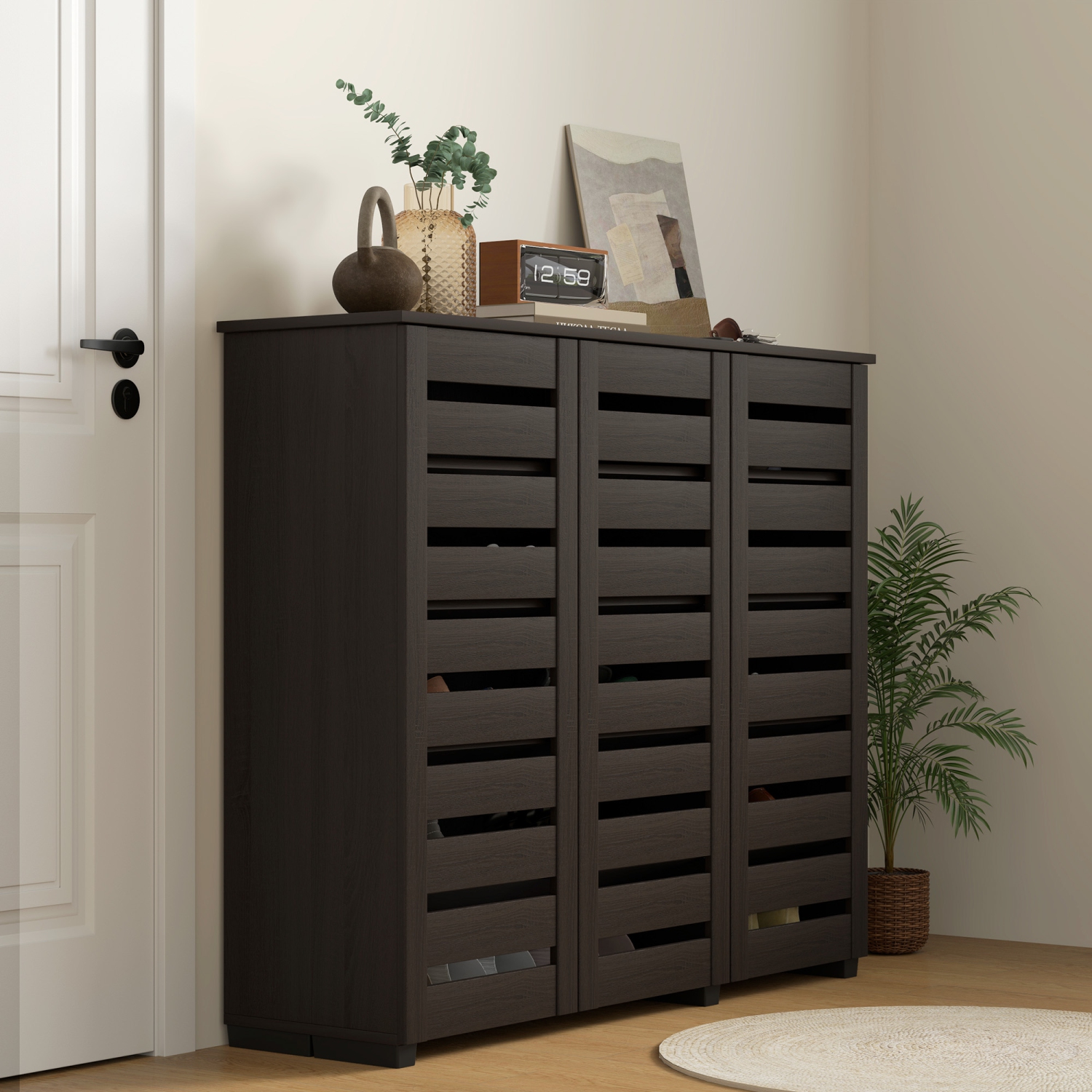 HOMCOM – Armoire à chaussures étroite avec 3 portes à lattes, armoire de rangement moderne pour chaussures avec tablettes réglables pour entrée,