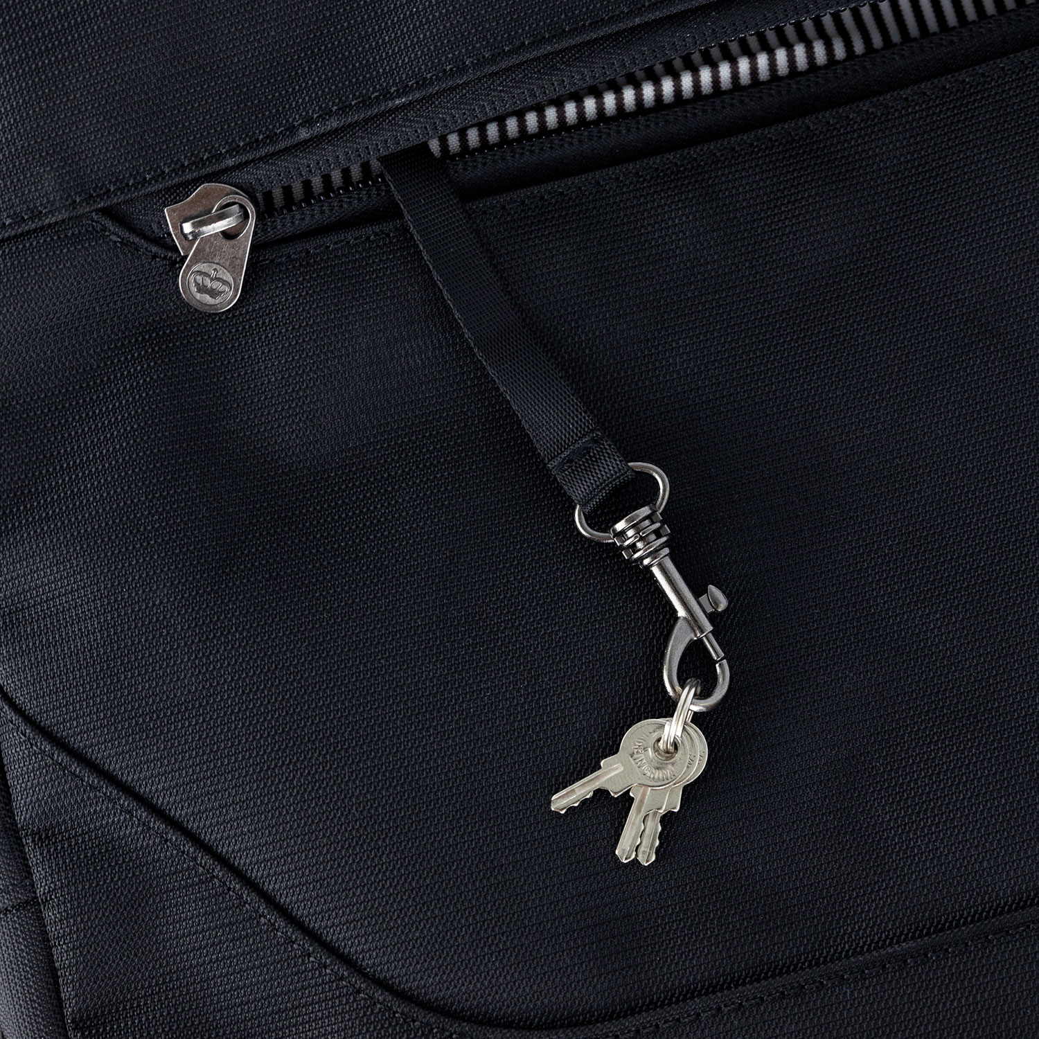 PKG Annex 16" Laptop Messenger Bag - District Black