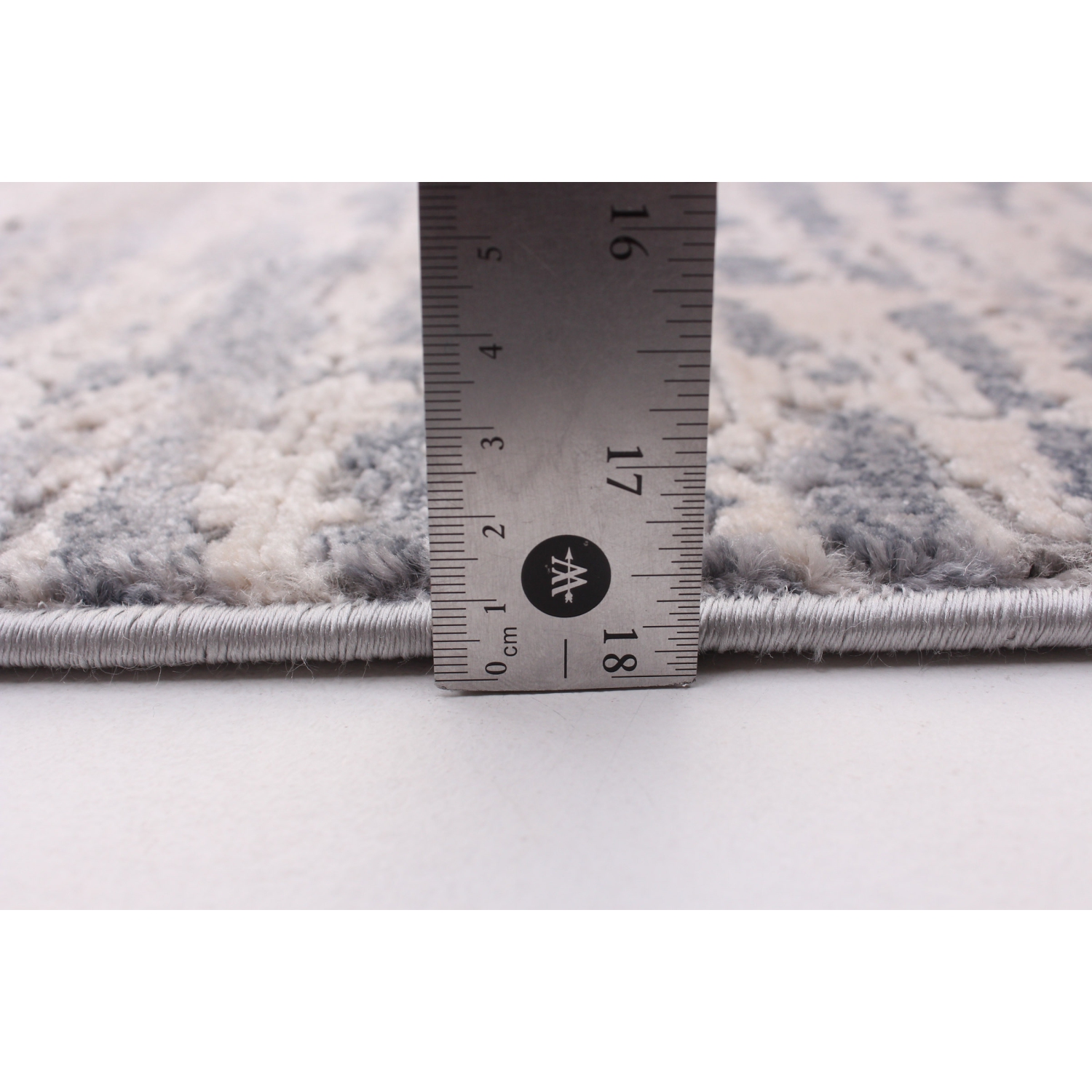 Tapis en polypropylène taupe Noelle 5 pi 3&nbsp;po x 7 pi 3&nbsp;po