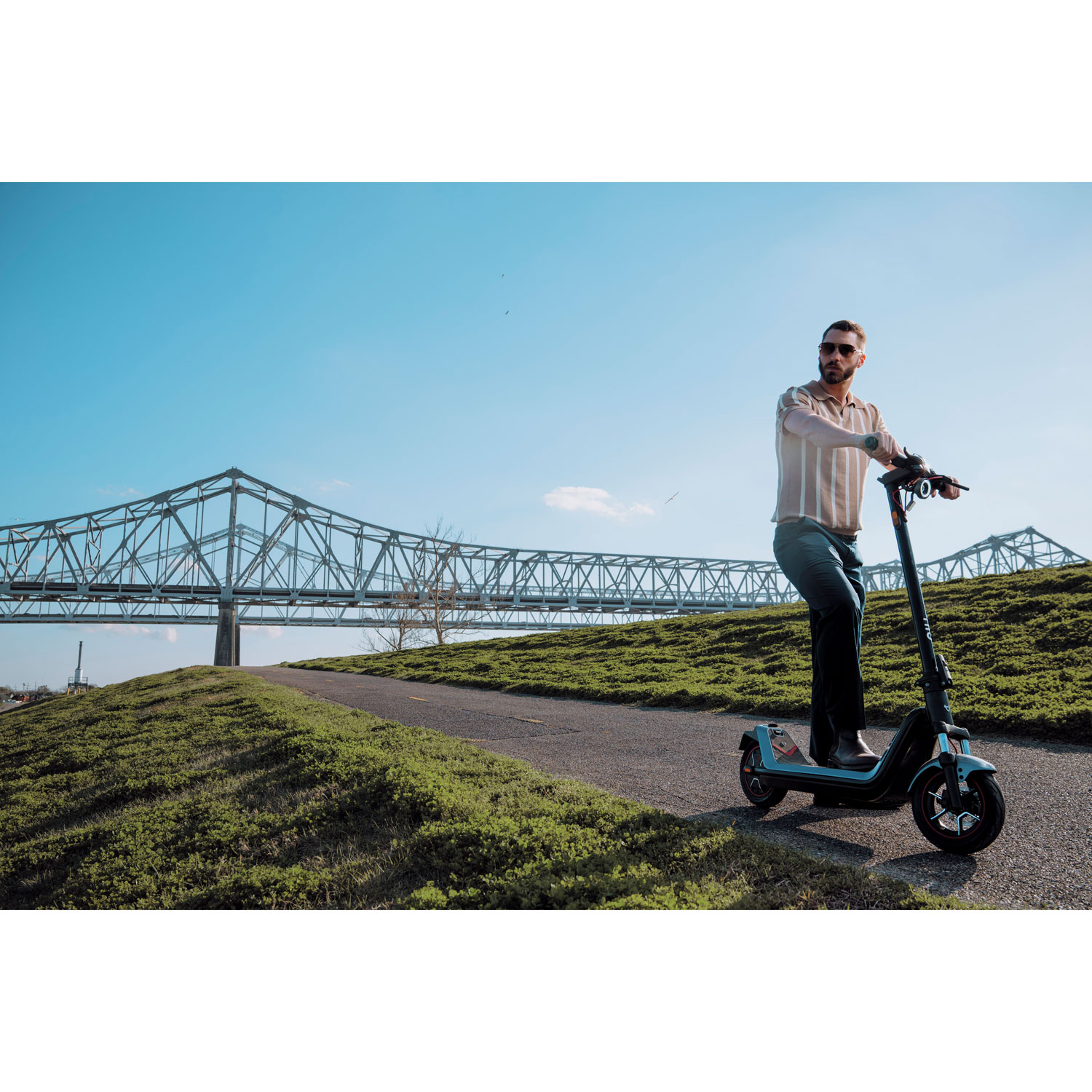 Trottinette électrique KQi300X de NIU - Gris spatial