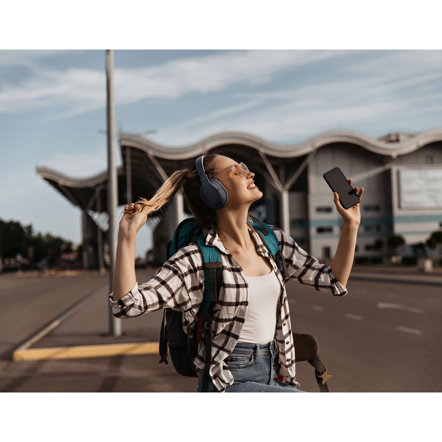 Belkin SoundForm Surround Over-Ear Sound Isolating True Wireless Headphones - Black