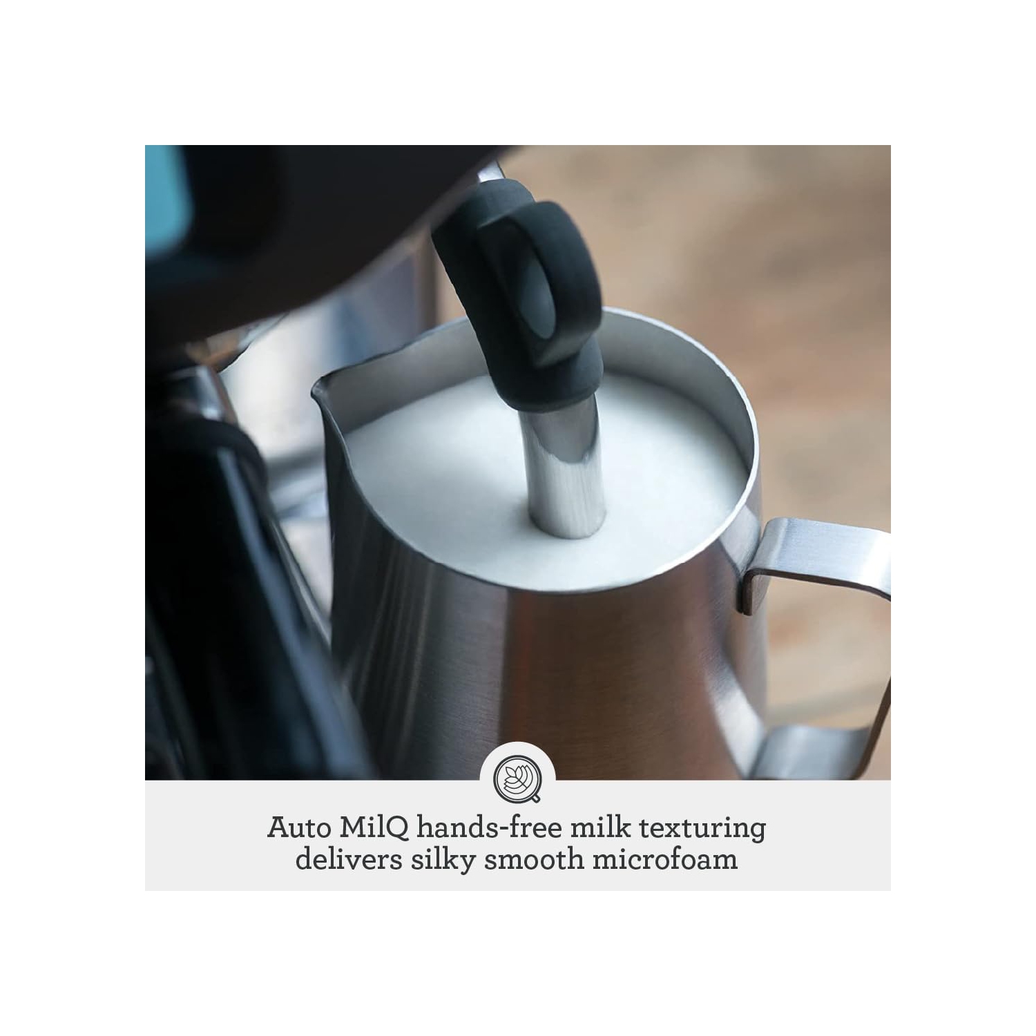 Machine à espresso Barista Touch de Breville avec moulin, moussoir à lait automatique, machine à espresso avec écran tactile et chauffage des secondes