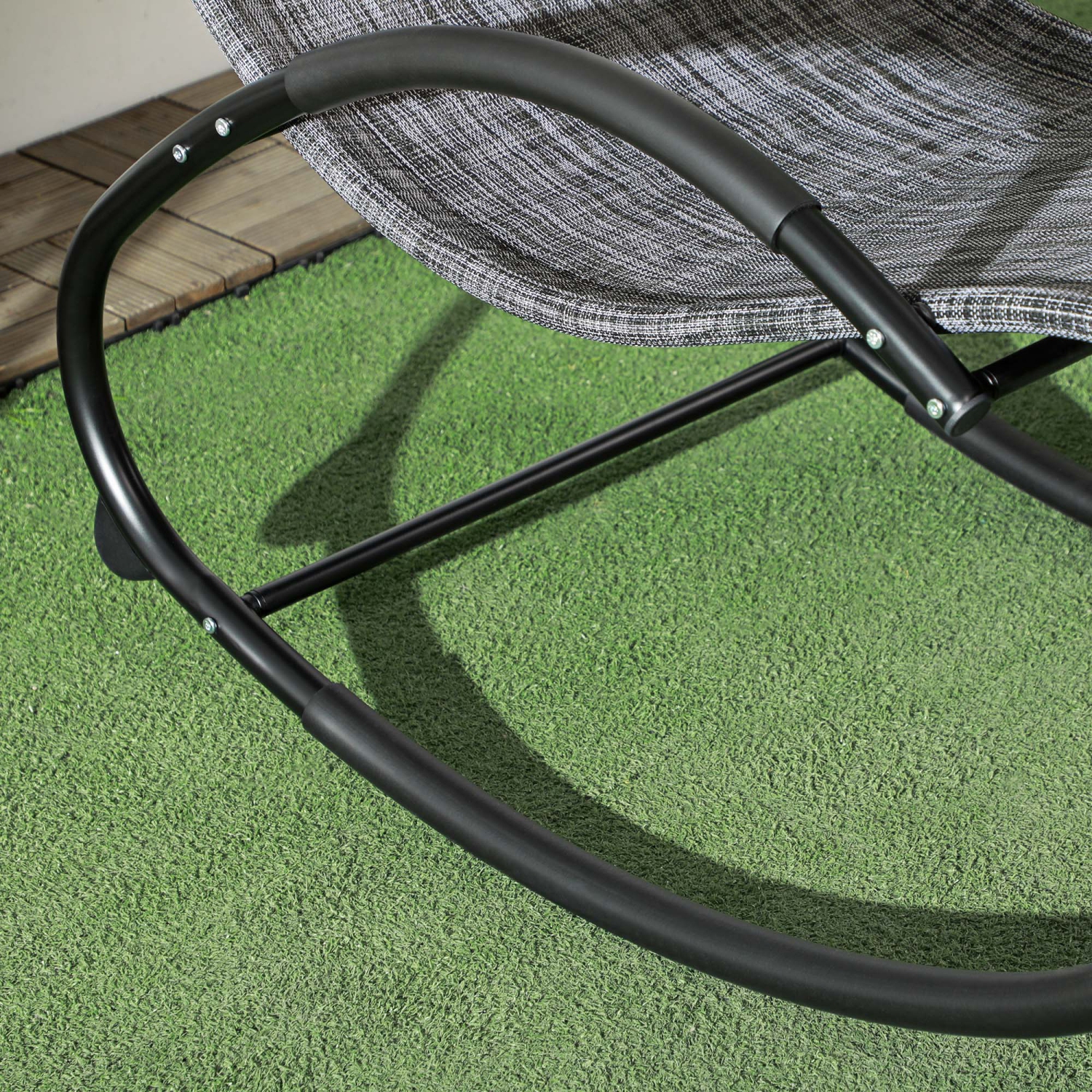 Chaise longue berçante extérieure de patio Outsunny Zero Gravity avec siège en filet rembourré gris