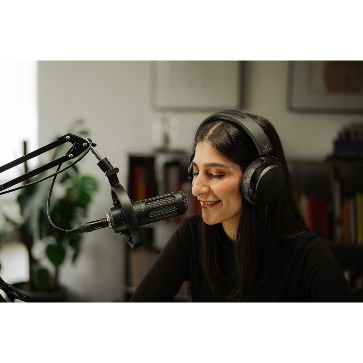 beyerdynamic PRO X M70 Professional Front-Addressed Dynamic Microphone with Storage Bag, Pop Filter, and Shock Mount