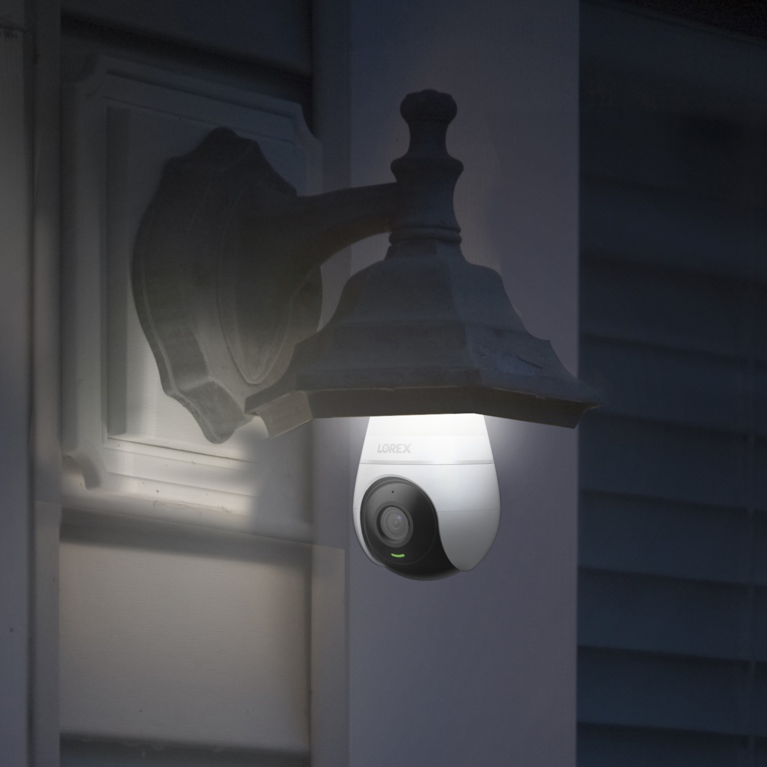 Caméra de surveillance intelligente avec ampoule Wi-Fi 2K de Lorex