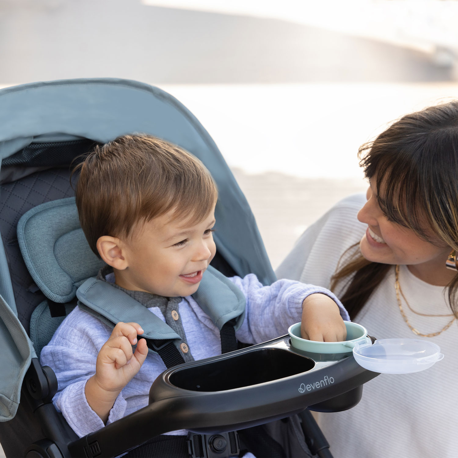 Poussette Omni Ultra d'Evenflo avec siège d'auto rotatif pour bébé Revolve180 LiteMax NXT - Vert Pacifique