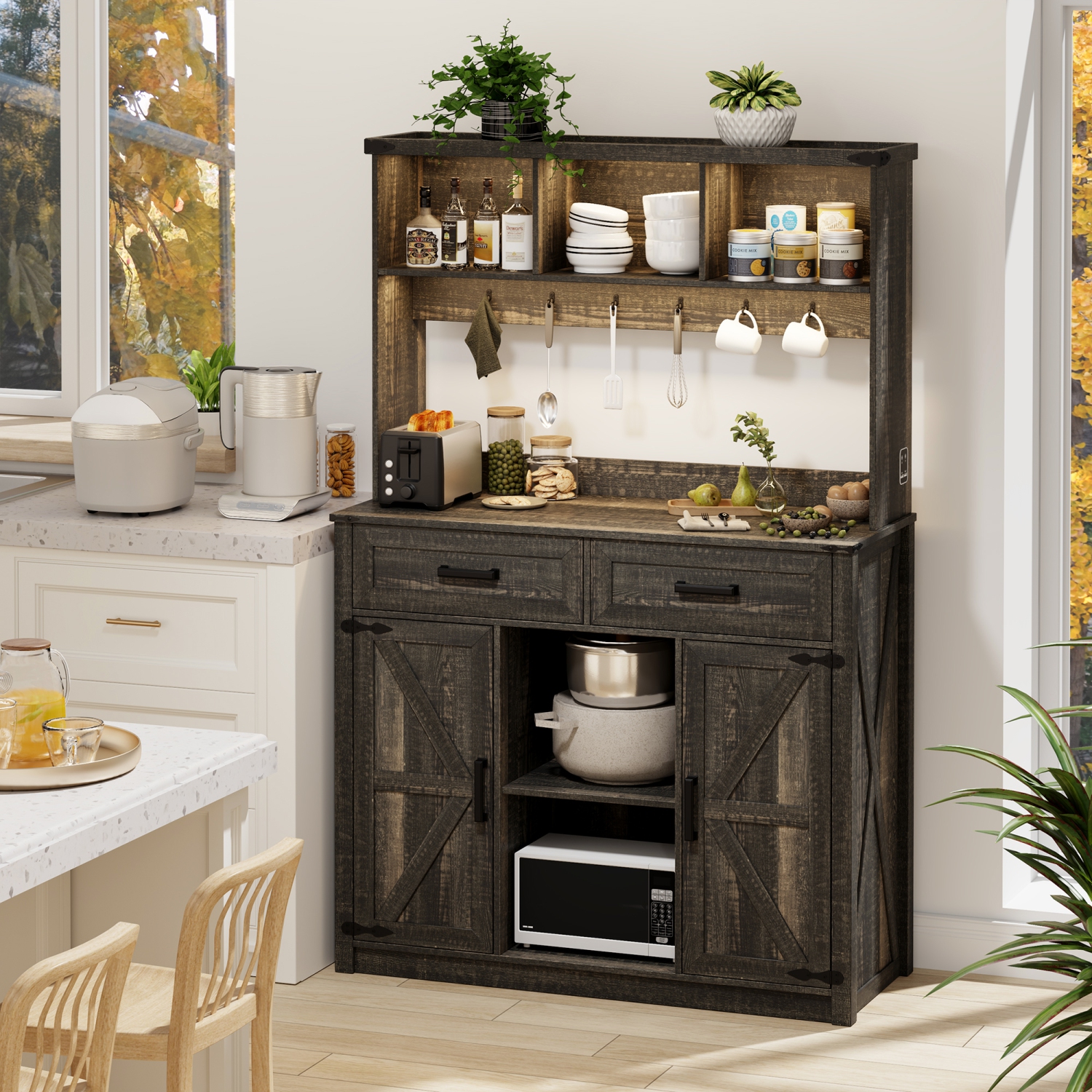 Armoire basse Vlsrka Farmhouse avec rangement : Buffet avec 3 lumières LED de couleur et station de recharge, bahut à porte de grange avec