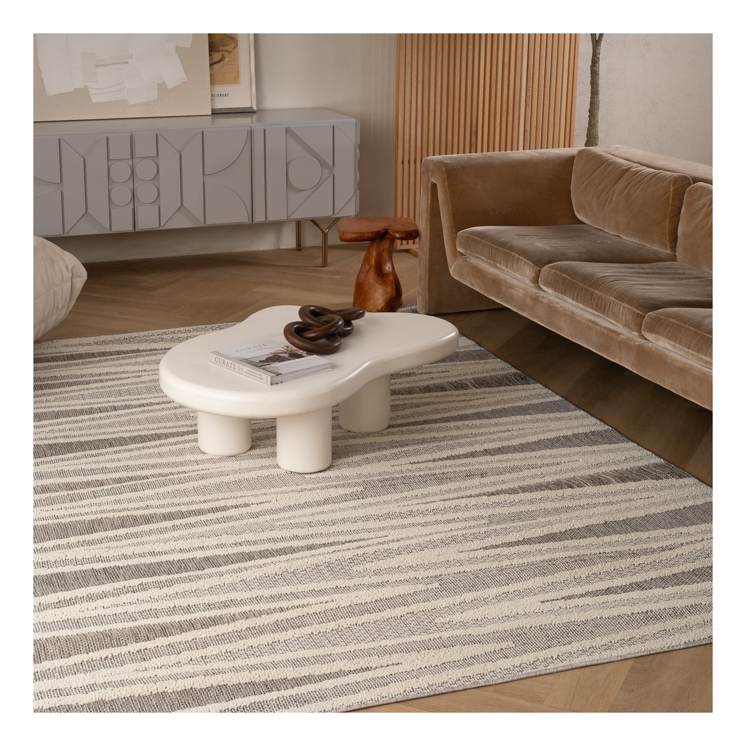 Tapis d'intérieur contemporain Tenzin à chevrons gris/beige Branch