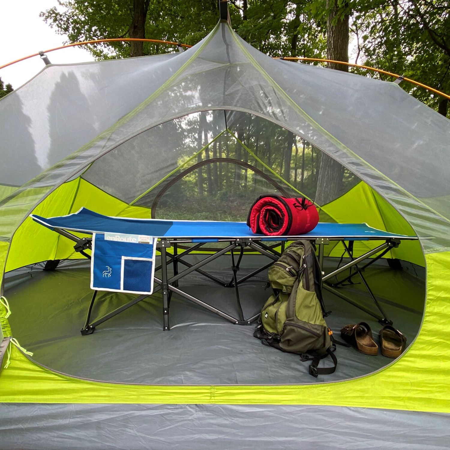 Très grand lit de camping pliable Hidden Wild - 78,75&nbsp;po
