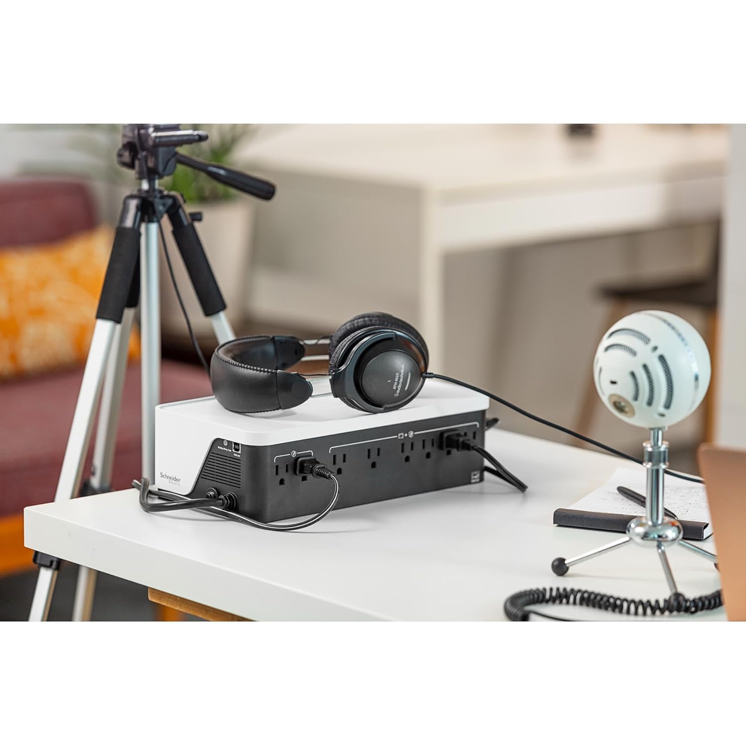 APC UPS Battery Backup, 1050VA UPS with 6 Backup Battery Outlets, Type C USB Charging, BE1050G3 Back-UPS