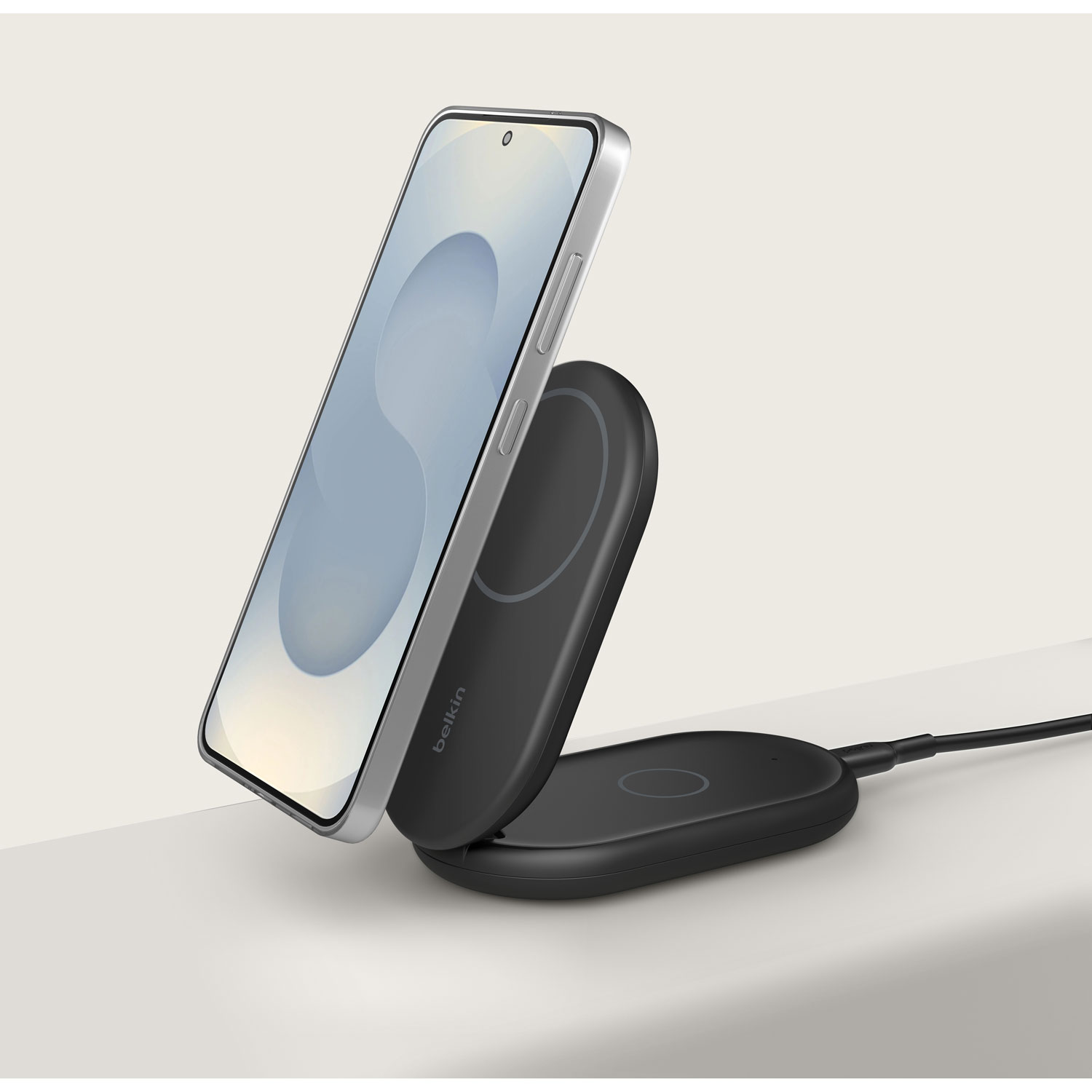 Support de chargement sans fil repliable 2-en-1 Qi2 de 15 W de Belkin - Noir