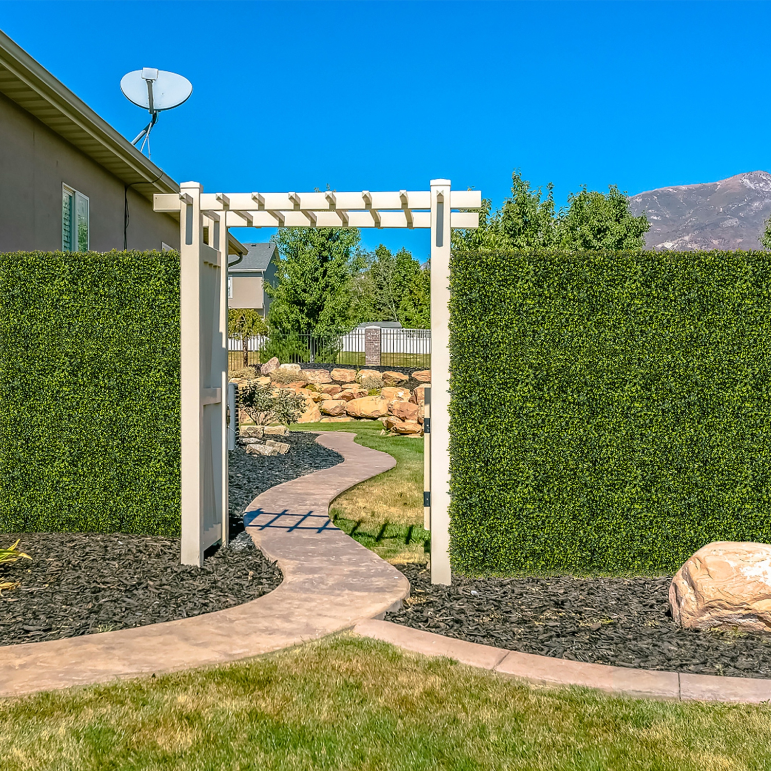Gymax 12 PCS 20'' x 20'' Artificial Hedge Boxwood Panels w/ Decorative Grass Wall Panels