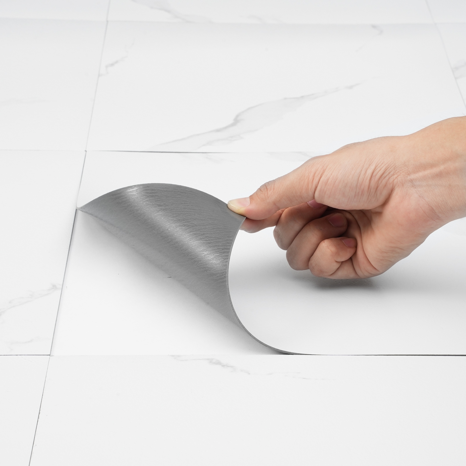 50 tuiles de plancher épaisses en vinyle auto-adhésif 1,5&nbsp;mm de VEVOR, 12 tuiles autocollantes 12&nbsp;po, plancher texturé en marbre blanc à