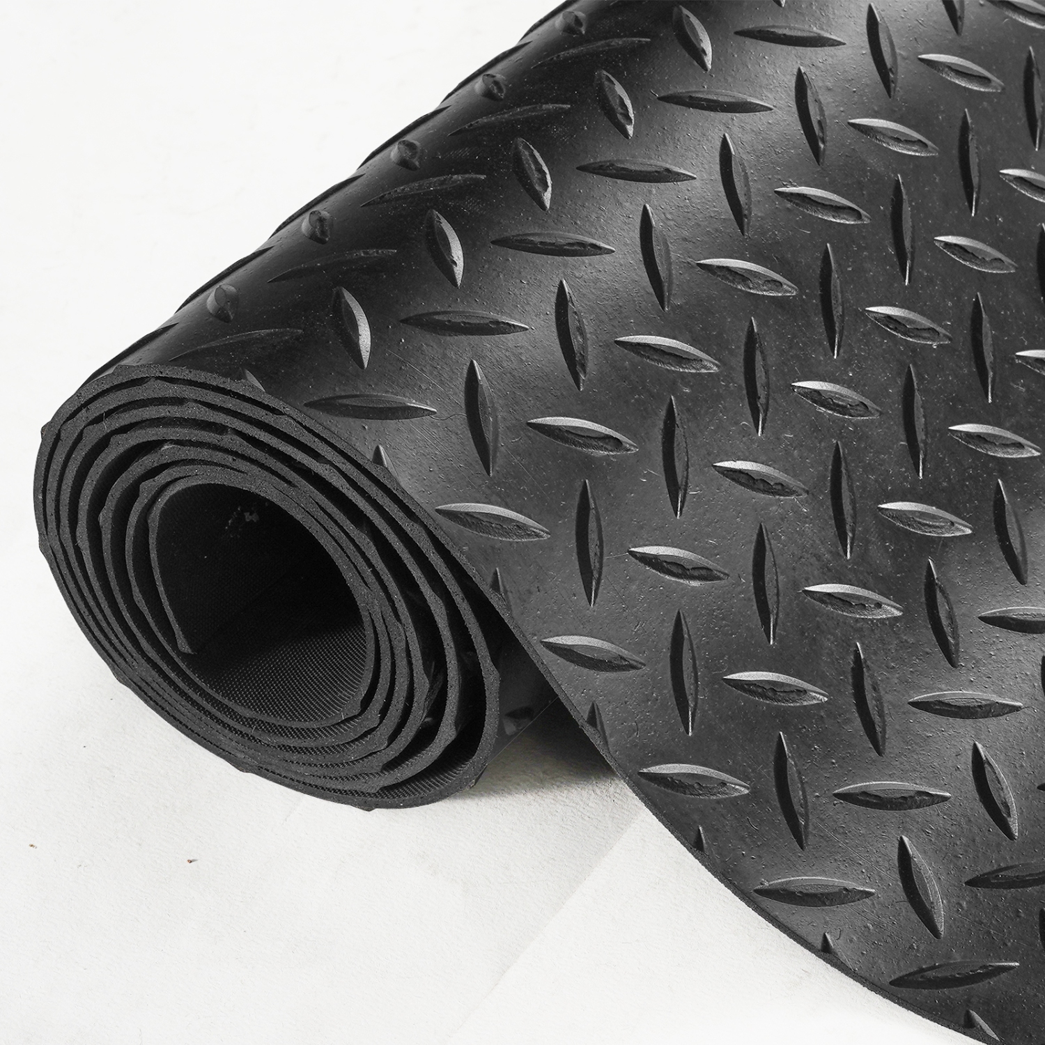 VEVOR Diamond-Plate Rubber Flooring Roll, 3 mm x 4 ft x 6 ft Garage Floor Mat, SBR Rubber Garage Flooring Roll, Easy to Clean, Diamond Plate Rubber