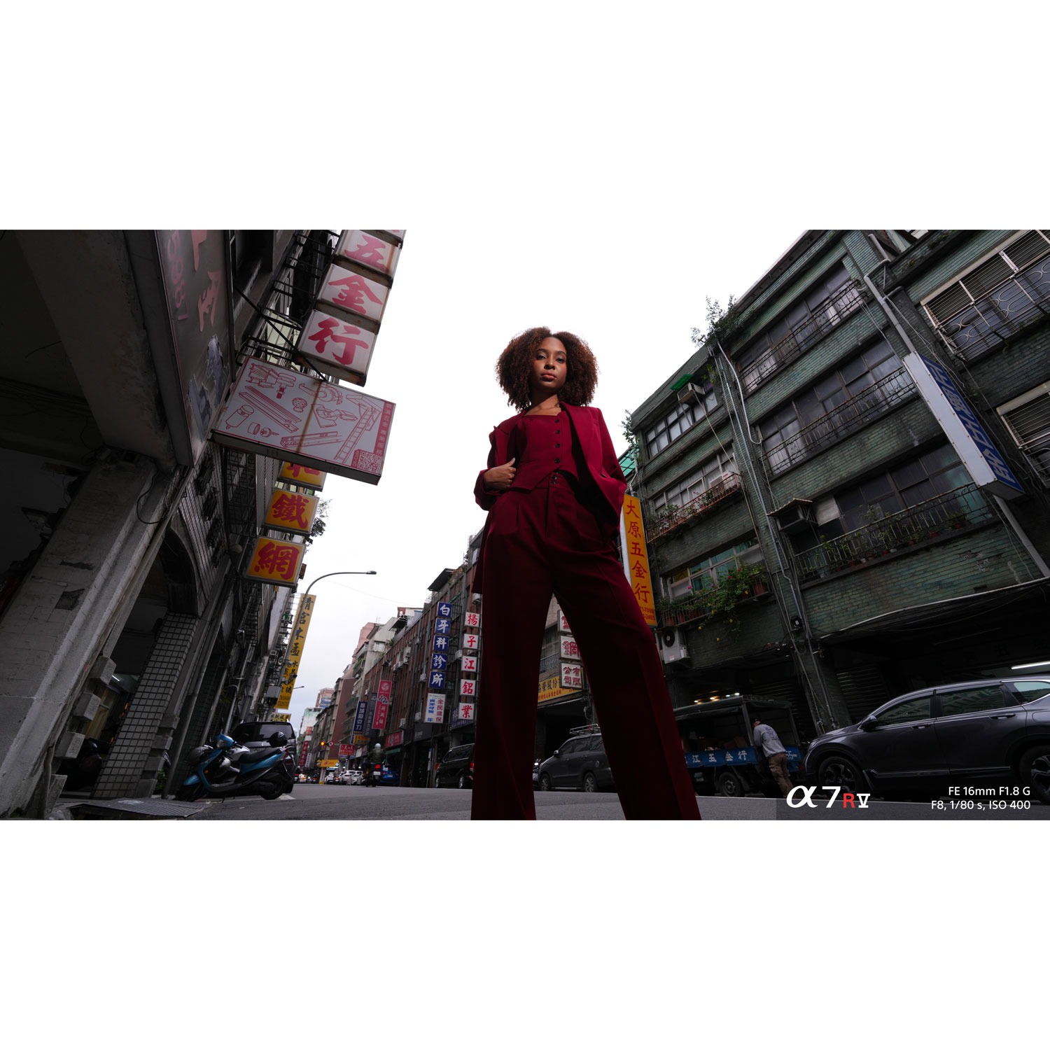 Objectif ultra grand-angle G plein format à monture E FE 16mm f/1,8 de Sony - Noir