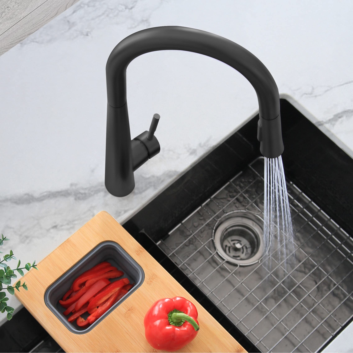 Stylish Single Handle Matte Black Pull Down Kitchen Faucet K-135N