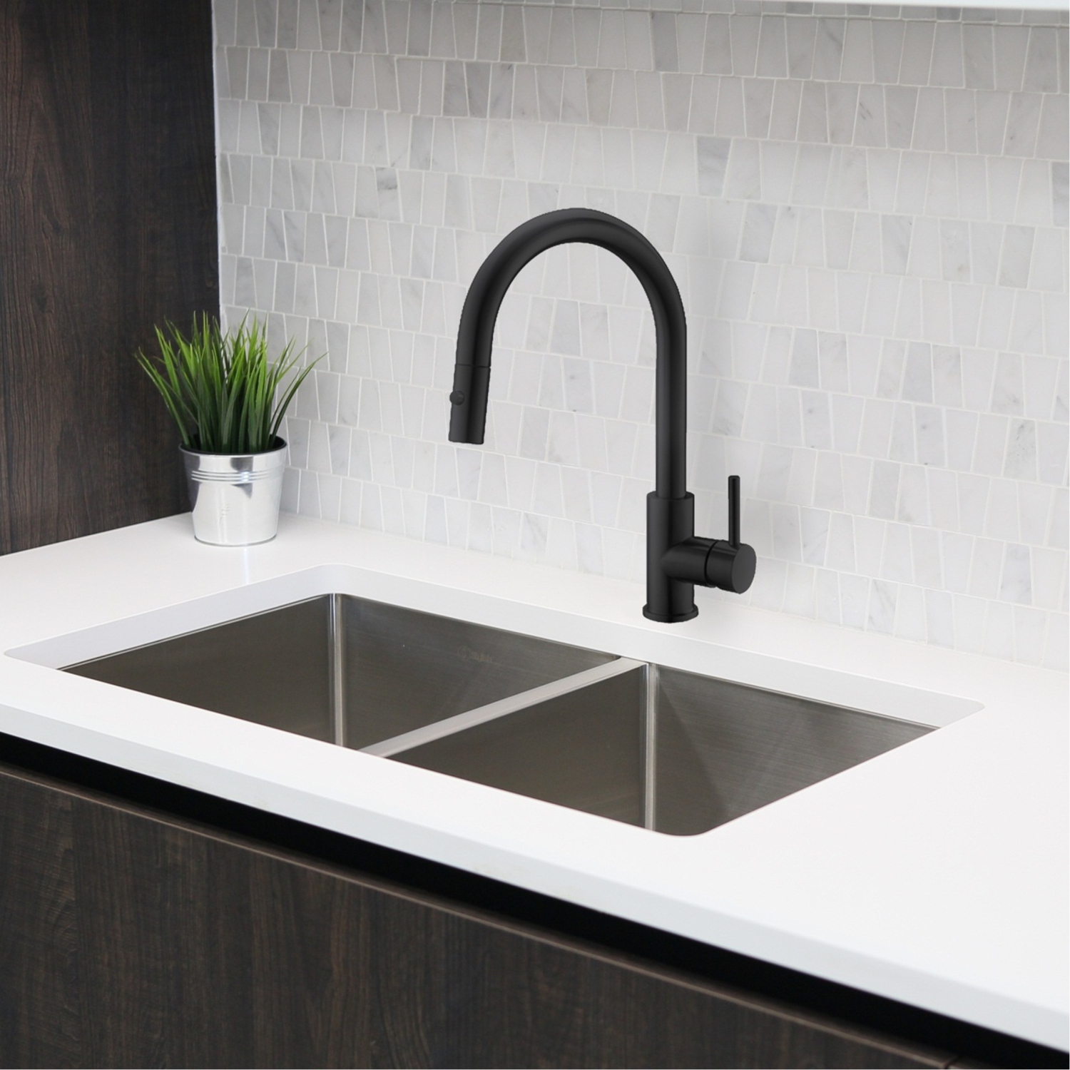 STYLISH Kitchen Sink Faucet Single Handle Pull Down Dual Mode Stainless Steel in Matte Black K-131N