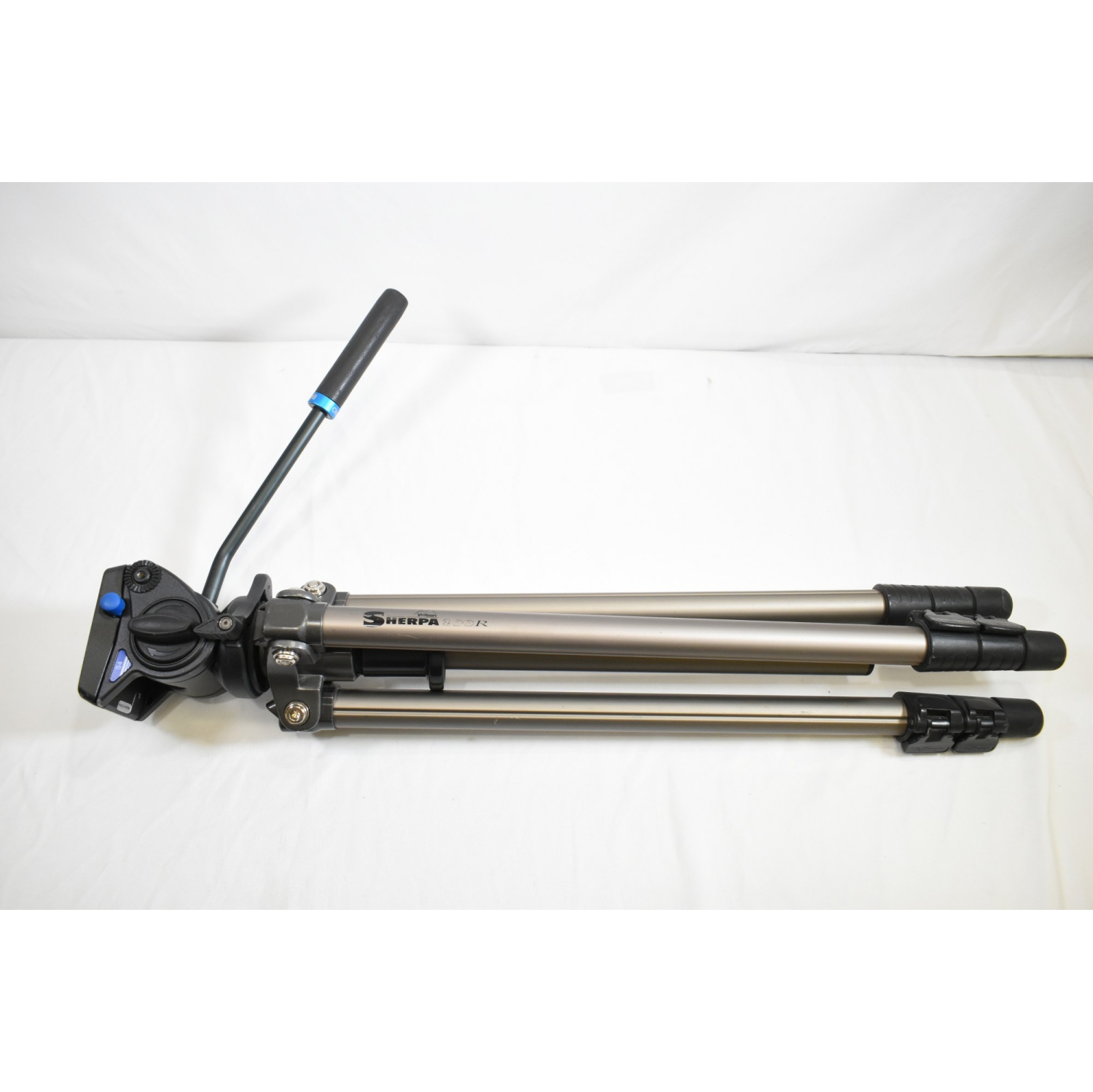 Refurbished - Velbon Sherpa 200R Tripod with Benro S4 Head (Missing Quick Release Plate)