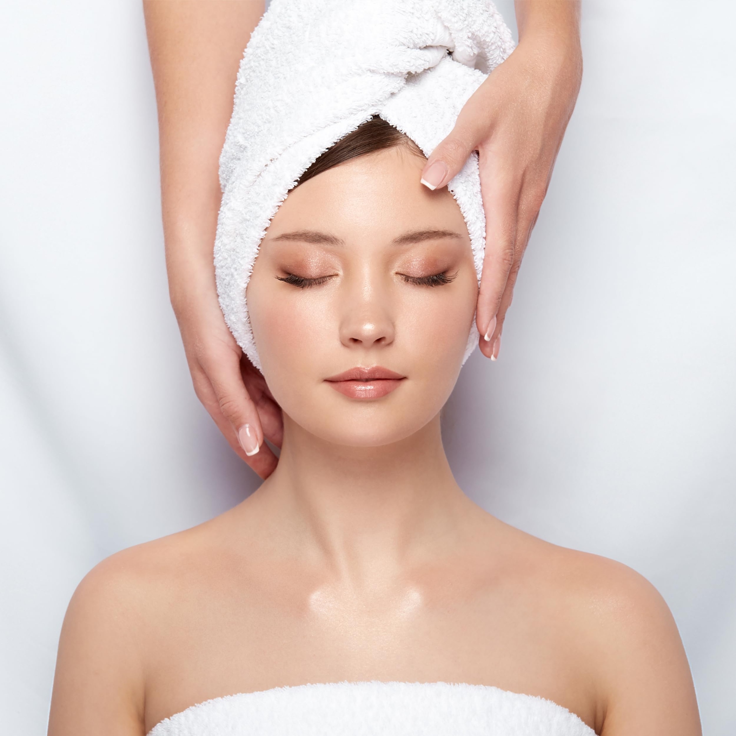 Canadian Linen Yukon Small Bath Towels, 6 Pack, 22"x44", Soft Absorbent Cotton Quick Dry Lightweight Bath Towels Set for Salon Nursing Hospital, White